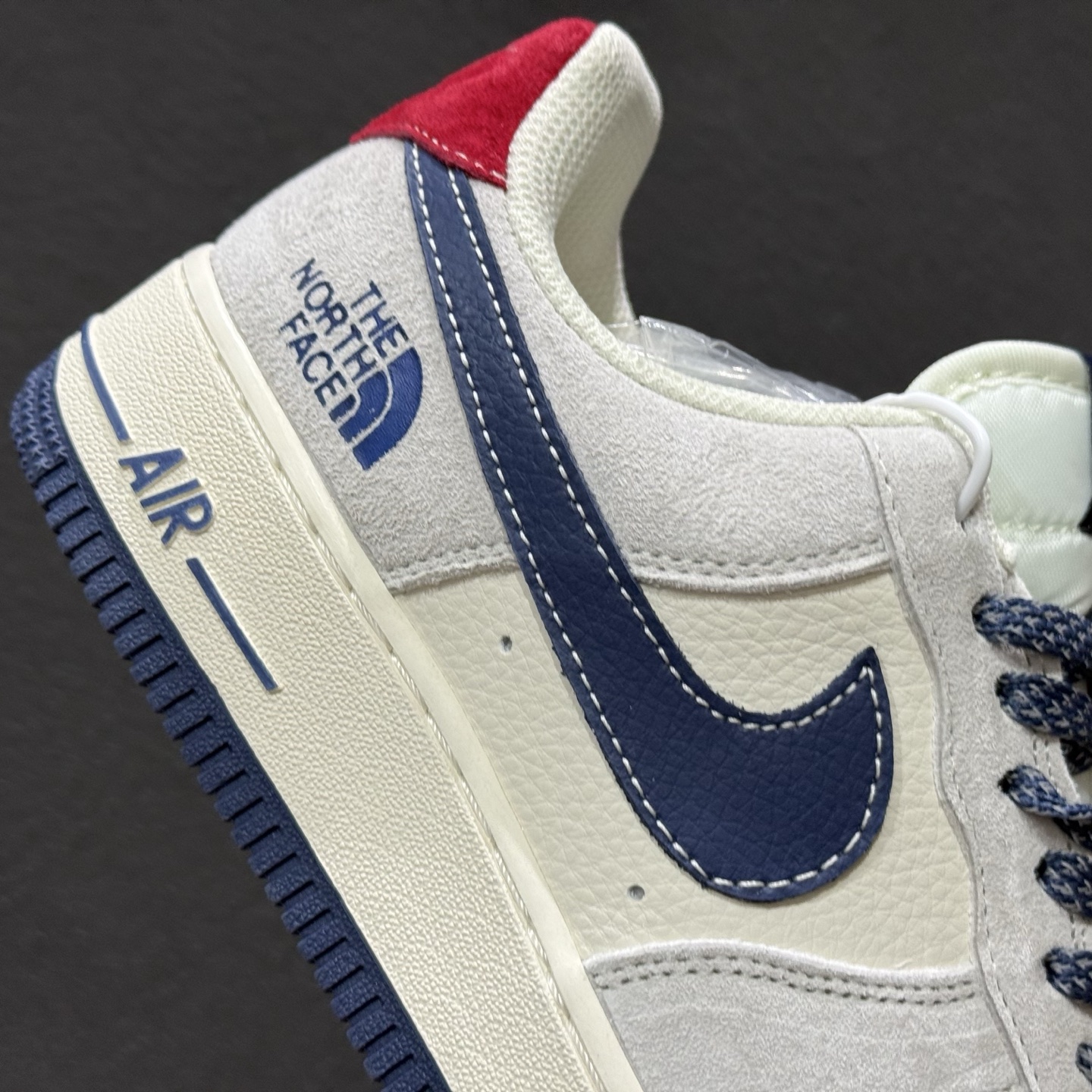 260 Air Force 1 经典AF1鞋型携手The North Face打造跨界潮范北面联名 灰白麂皮拼接藏蓝皮革 DD1982-341-Chinese UA Cheap High Quatity Brand Clothes Bags handbags Sneakers wholesale wholesaler seller from China Factory suppliers Fashion Clothing Shoes best Quality Beautiful Price 260 Air Force 1 经典AF1鞋型携手The North Face打造跨界潮范北面联名 灰白麂皮拼接藏蓝皮革 DD1982-341