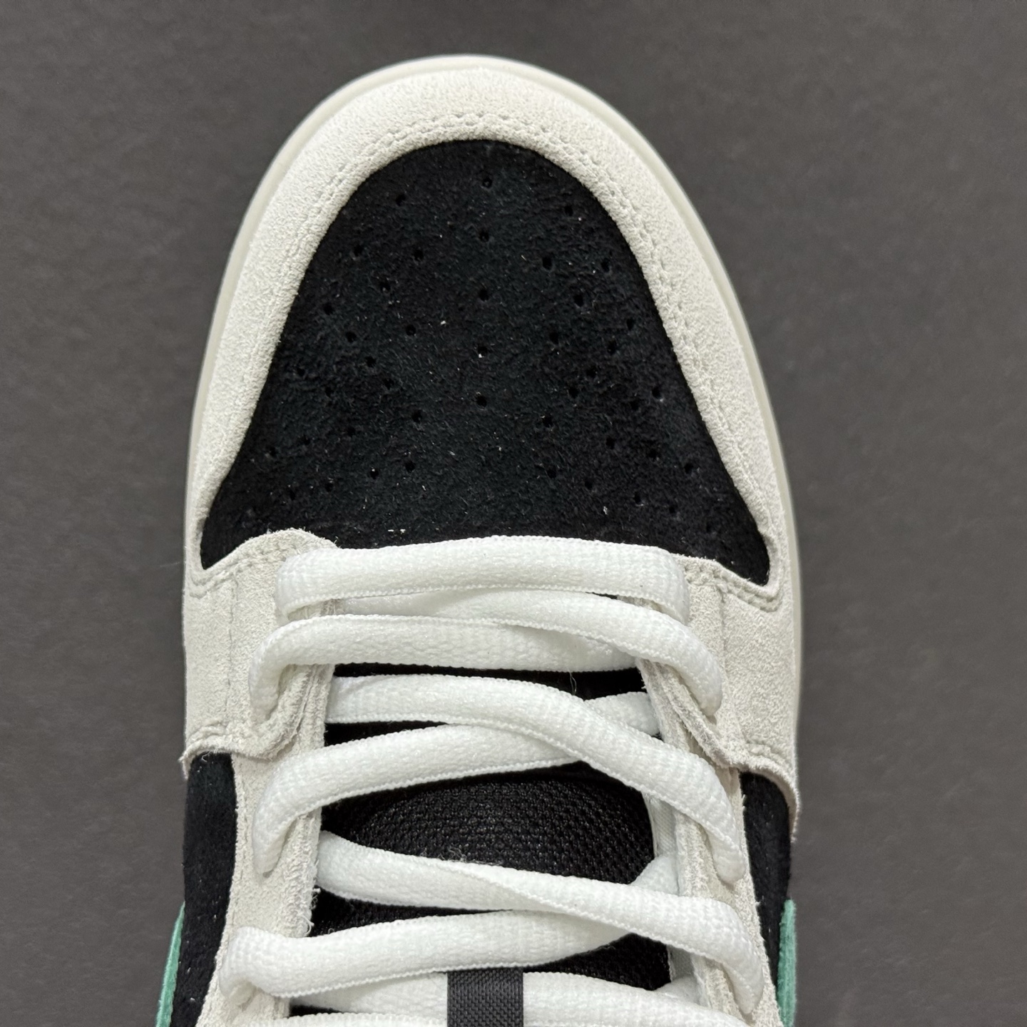 260 YC版 Nike SB Dunk Low 麂皮灰绿生胶 SB低帮休闲板鞋 HF3704-001-Chinese UA Cheap High Quatity Brand Clothes Bags handbags Sneakers wholesale wholesaler seller from China Factory suppliers Fashion Clothing Shoes best Quality Beautiful Price 260 YC版 Nike SB Dunk Low 麂皮灰绿生胶 SB低帮休闲板鞋 HF3704-001