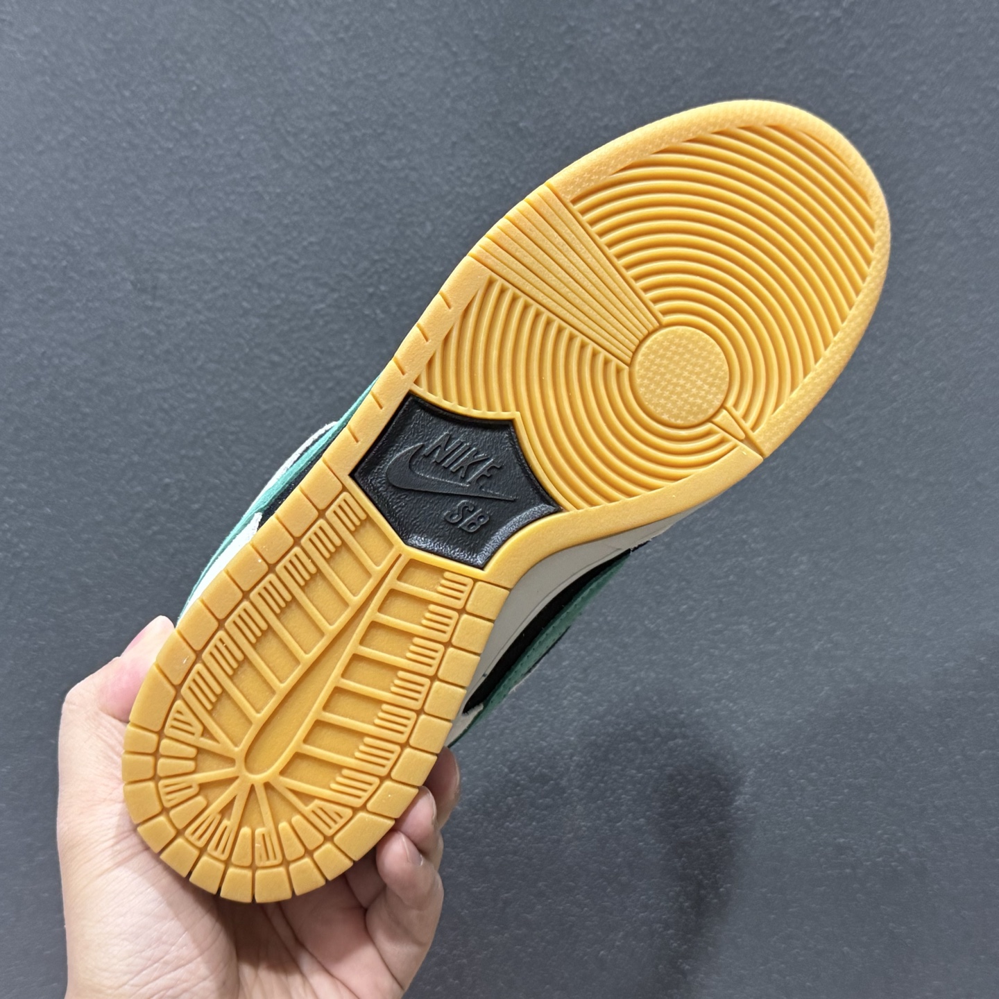 260 YC版 Nike SB Dunk Low 麂皮灰绿生胶 SB低帮休闲板鞋 HF3704-001-Chinese UA Cheap High Quatity Brand Clothes Bags handbags Sneakers wholesale wholesaler seller from China Factory suppliers Fashion Clothing Shoes best Quality Beautiful Price 260 YC版 Nike SB Dunk Low 麂皮灰绿生胶 SB低帮休闲板鞋 HF3704-001