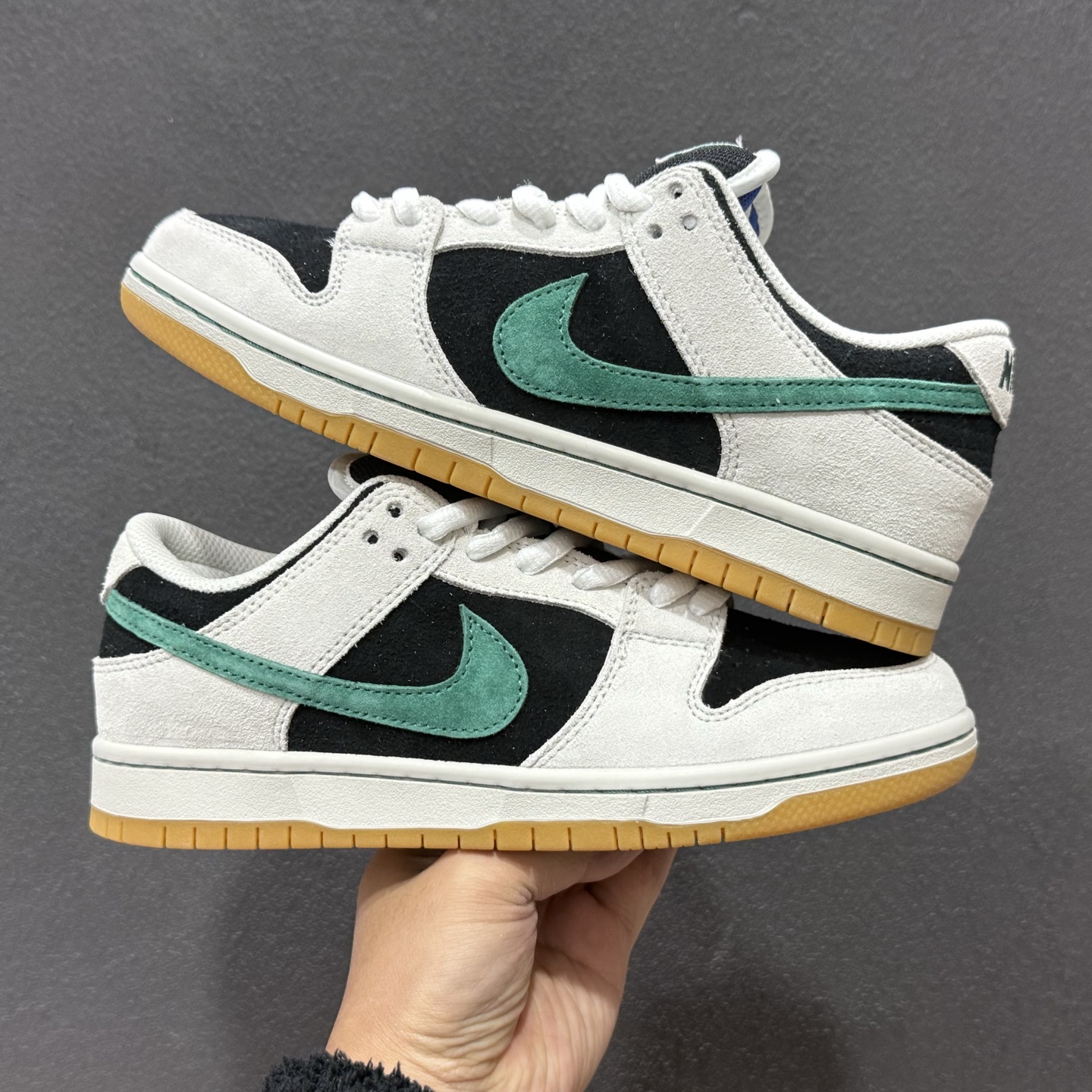 260 YC版 Nike SB Dunk Low 麂皮灰绿生胶 SB低帮休闲板鞋 HF3704-001-Chinese UA Cheap High Quatity Brand Clothes Bags handbags Sneakers wholesale wholesaler seller from China Factory suppliers Fashion Clothing Shoes best Quality Beautiful Price 260 YC版 Nike SB Dunk Low 麂皮灰绿生胶 SB低帮休闲板鞋 HF3704-001