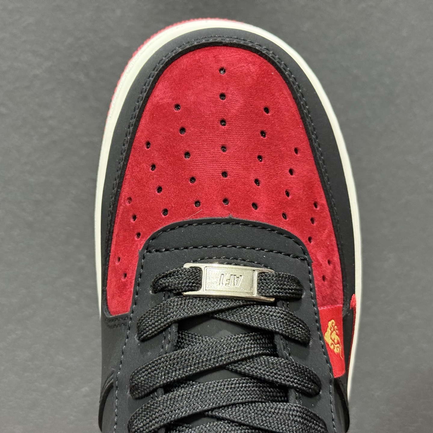 260 Nike Air Force 1'07 Low Supreme联名 黑红鬼脸 空军一号低帮休闲板鞋 XZ6188-057-Chinese UA Cheap High Quatity Brand Clothes Bags handbags Sneakers wholesale wholesaler seller from China Factory suppliers Fashion Clothing Shoes best Quality Beautiful Price 260 Nike Air Force 1'07 Low Supreme联名 黑红鬼脸 空军一号低帮休闲板鞋 XZ6188-057