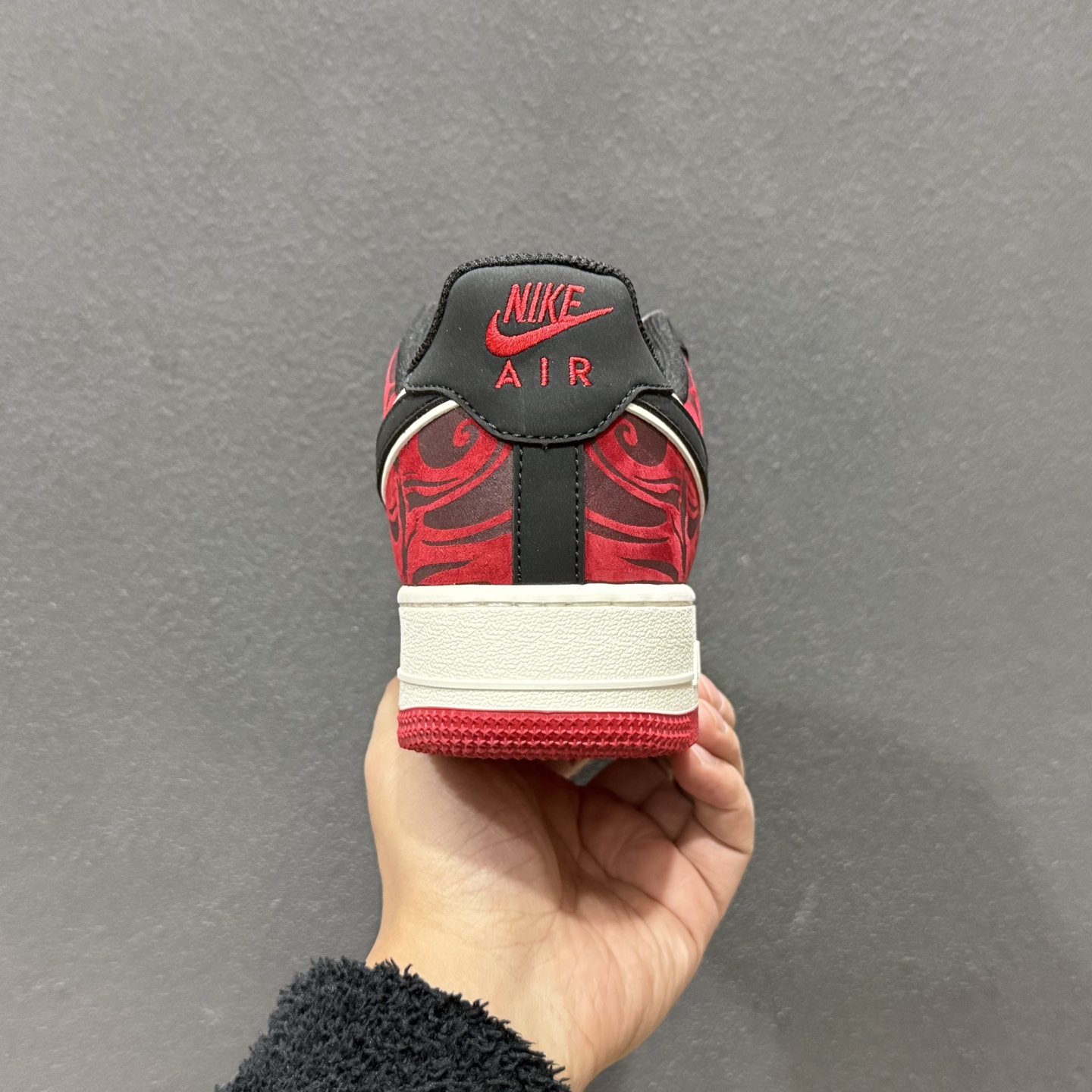 260 Nike Air Force 1'07 Low Supreme联名 黑红鬼脸 空军一号低帮休闲板鞋 XZ6188-057-Chinese UA Cheap High Quatity Brand Clothes Bags handbags Sneakers wholesale wholesaler seller from China Factory suppliers Fashion Clothing Shoes best Quality Beautiful Price 260 Nike Air Force 1'07 Low Supreme联名 黑红鬼脸 空军一号低帮休闲板鞋 XZ6188-057