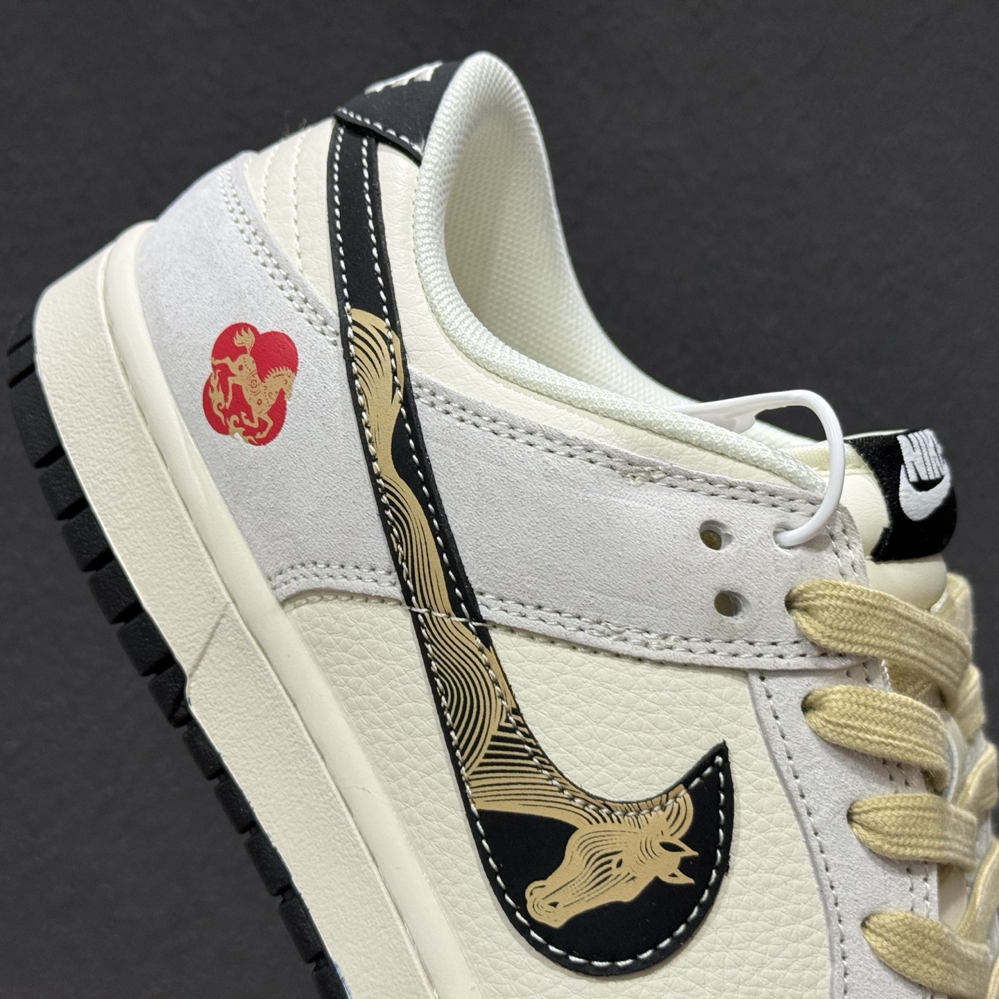 260 Nike Dunk Low Retro ‘马年限定’休闲运动板鞋 LX1988-811-Chinese UA Cheap High Quatity Brand Clothes Bags handbags Sneakers wholesale wholesaler seller from China Factory suppliers Fashion Clothing Shoes best Quality Beautiful Price 260 Nike Dunk Low Retro ‘马年限定’休闲运动板鞋 LX1988-811
