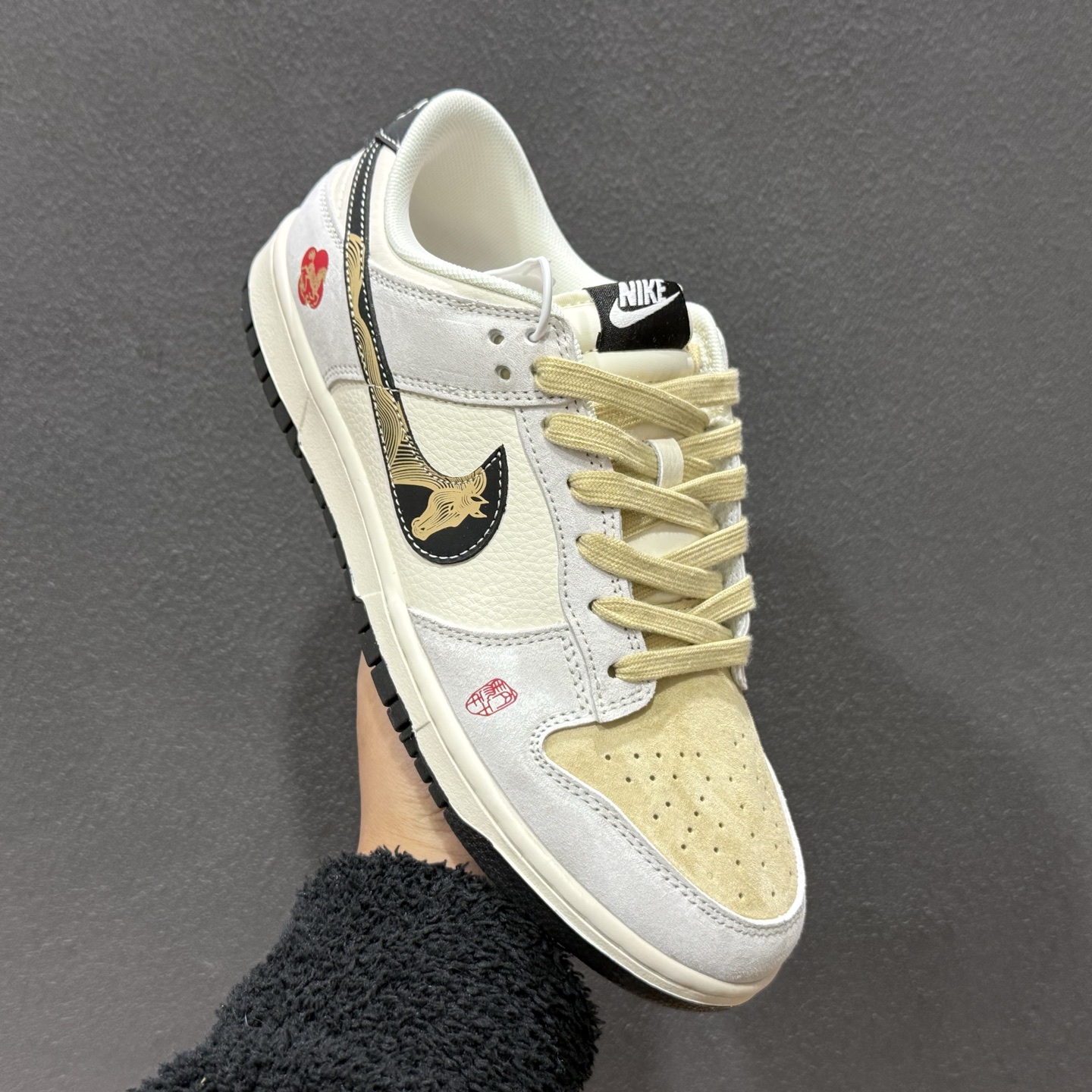 260 Nike Dunk Low Retro ‘马年限定’休闲运动板鞋 LX1988-811-Chinese UA Cheap High Quatity Brand Clothes Bags handbags Sneakers wholesale wholesaler seller from China Factory suppliers Fashion Clothing Shoes best Quality Beautiful Price 260 Nike Dunk Low Retro ‘马年限定’休闲运动板鞋 LX1988-811