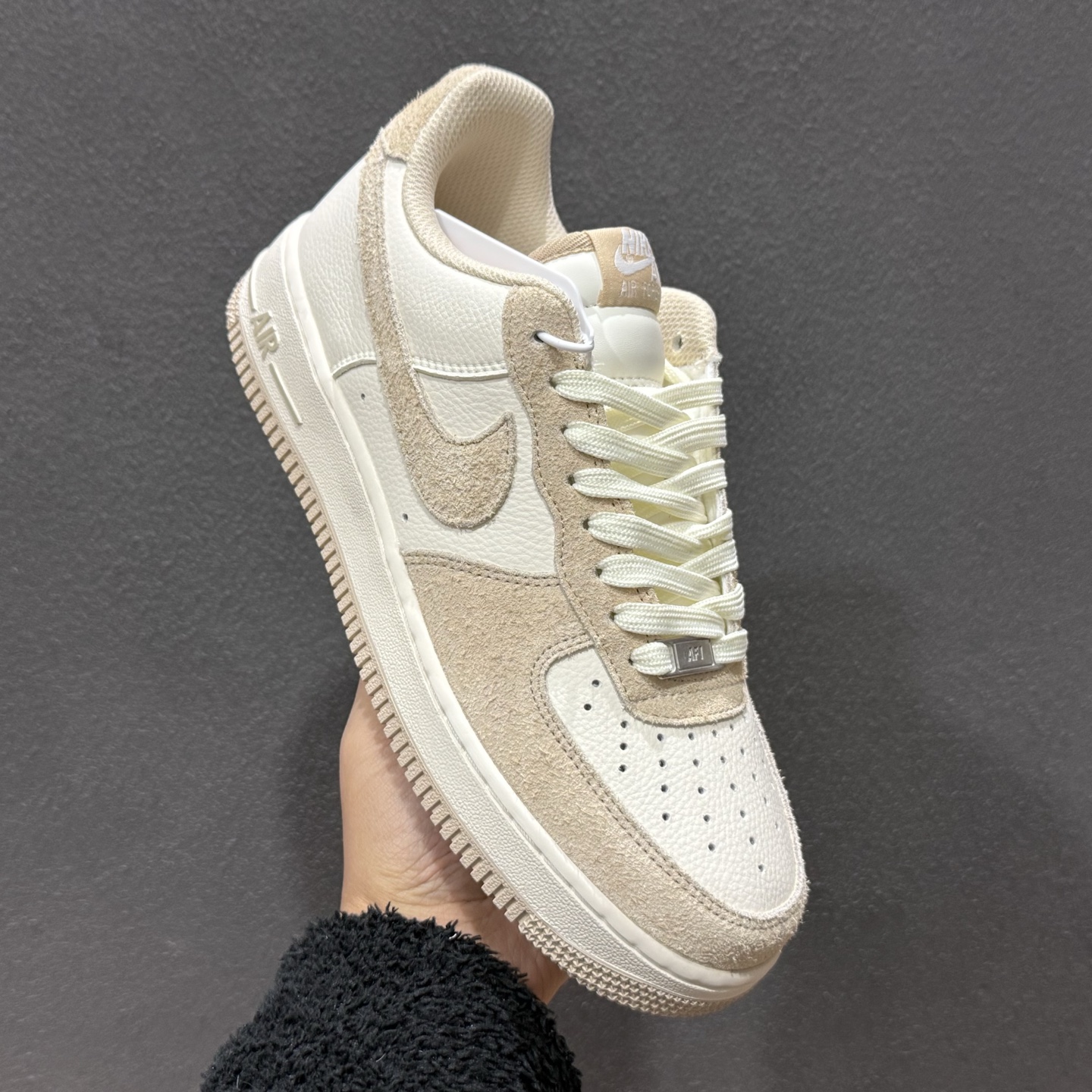 260 NIke Air Force 1 '07 Low 奶白浅灰 空军一号低帮 运动鞋 休闲鞋 HQ3905-001-Chinese UA Cheap High Quatity Brand Clothes Bags handbags Sneakers wholesale wholesaler seller from China Factory suppliers Fashion Clothing Shoes best Quality Beautiful Price 260 NIke Air Force 1 '07 Low 奶白浅灰 空军一号低帮 运动鞋 休闲鞋 HQ3905-001