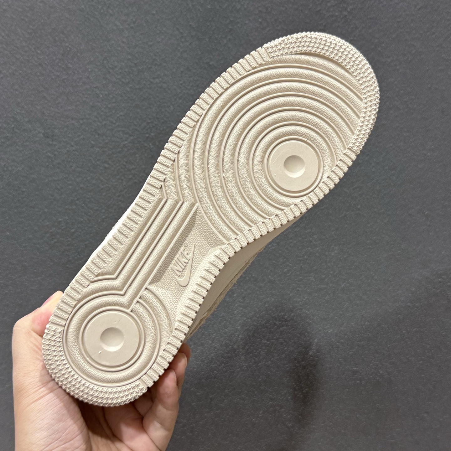 260 NIke Air Force 1 '07 Low 奶白浅灰 空军一号低帮 运动鞋 休闲鞋 HQ3905-001-Chinese UA Cheap High Quatity Brand Clothes Bags handbags Sneakers wholesale wholesaler seller from China Factory suppliers Fashion Clothing Shoes best Quality Beautiful Price 260 NIke Air Force 1 '07 Low 奶白浅灰 空军一号低帮 运动鞋 休闲鞋 HQ3905-001