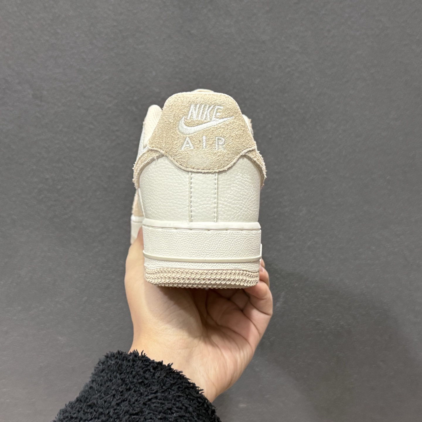 260 NIke Air Force 1 '07 Low 奶白浅灰 空军一号低帮 运动鞋 休闲鞋 HQ3905-001-Chinese UA Cheap High Quatity Brand Clothes Bags handbags Sneakers wholesale wholesaler seller from China Factory suppliers Fashion Clothing Shoes best Quality Beautiful Price 260 NIke Air Force 1 '07 Low 奶白浅灰 空军一号低帮 运动鞋 休闲鞋 HQ3905-001
