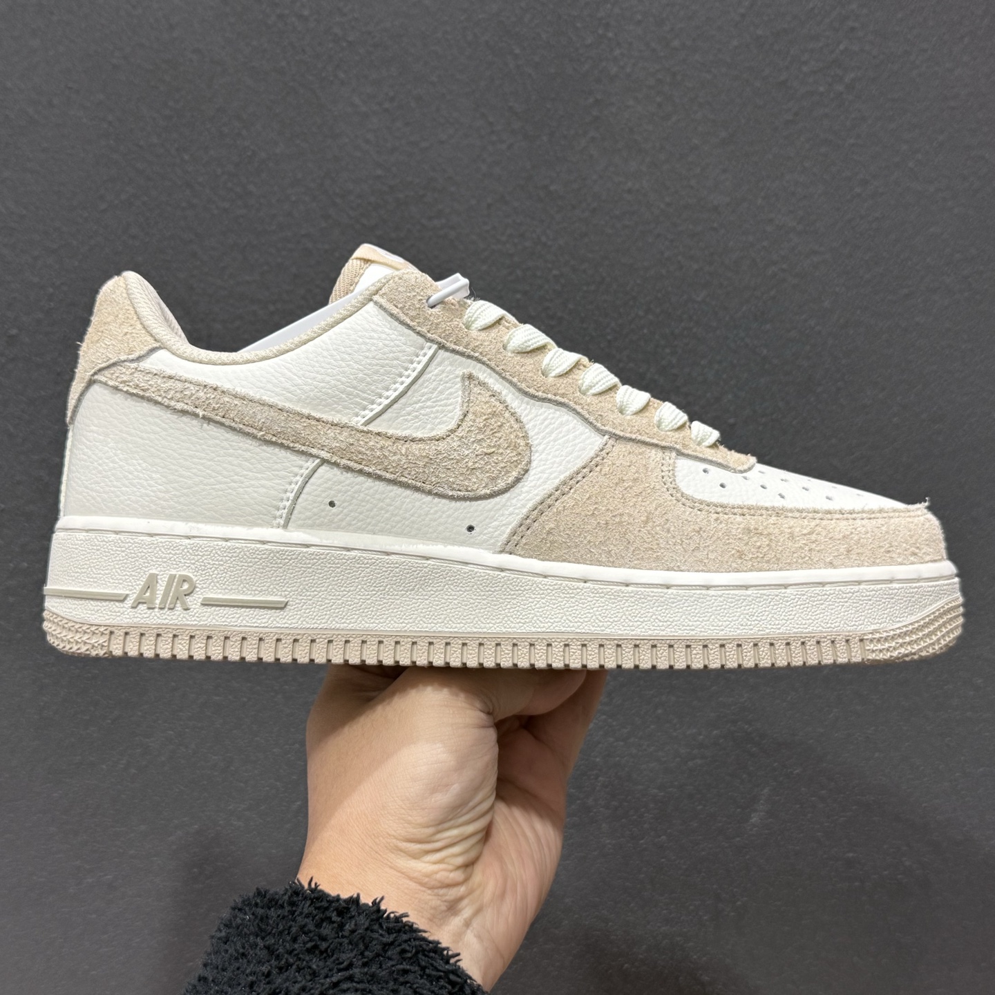 260 NIke Air Force 1 '07 Low 奶白浅灰 空军一号低帮 运动鞋 休闲鞋 HQ3905-001-Chinese UA Cheap High Quatity Brand Clothes Bags handbags Sneakers wholesale wholesaler seller from China Factory suppliers Fashion Clothing Shoes best Quality Beautiful Price 260 NIke Air Force 1 '07 Low 奶白浅灰 空军一号低帮 运动鞋 休闲鞋 HQ3905-001