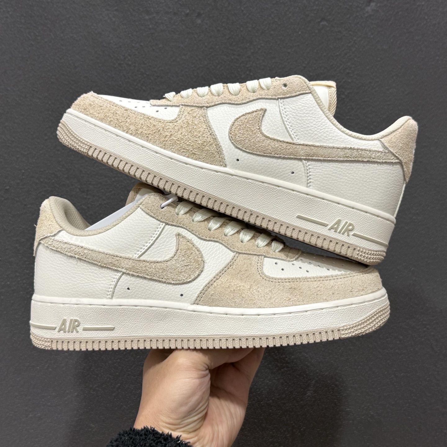 260 NIke Air Force 1 '07 Low 奶白浅灰 空军一号低帮 运动鞋 休闲鞋 HQ3905-001-Chinese UA Cheap High Quatity Brand Clothes Bags handbags Sneakers wholesale wholesaler seller from China Factory suppliers Fashion Clothing Shoes best Quality Beautiful Price 260 NIke Air Force 1 '07 Low 奶白浅灰 空军一号低帮 运动鞋 休闲鞋 HQ3905-001