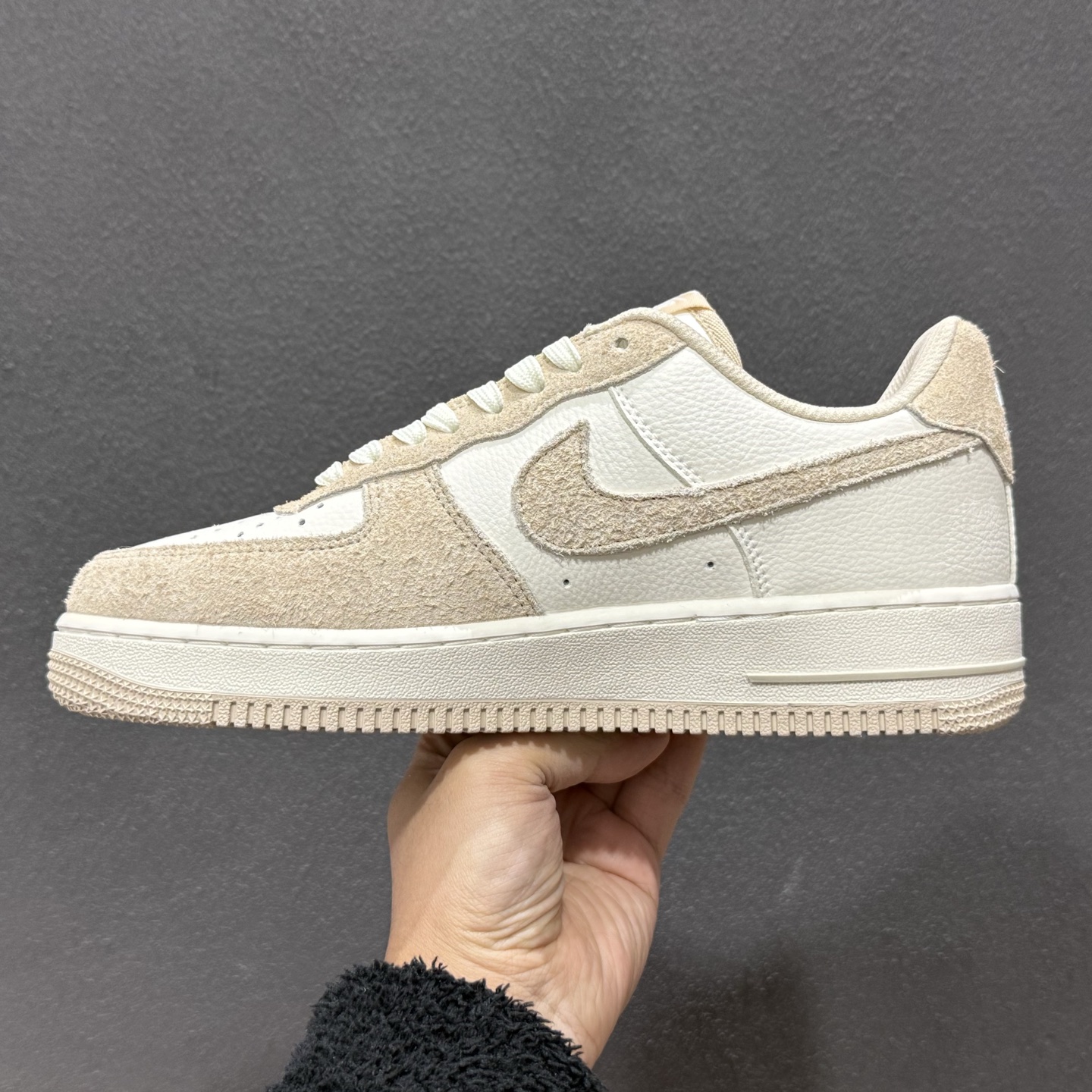 260 NIke Air Force 1 '07 Low 奶白浅灰 空军一号低帮 运动鞋 休闲鞋 HQ3905-001-Chinese UA Cheap High Quatity Brand Clothes Bags handbags Sneakers wholesale wholesaler seller from China Factory suppliers Fashion Clothing Shoes best Quality Beautiful Price 260 NIke Air Force 1 '07 Low 奶白浅灰 空军一号低帮 运动鞋 休闲鞋 HQ3905-001