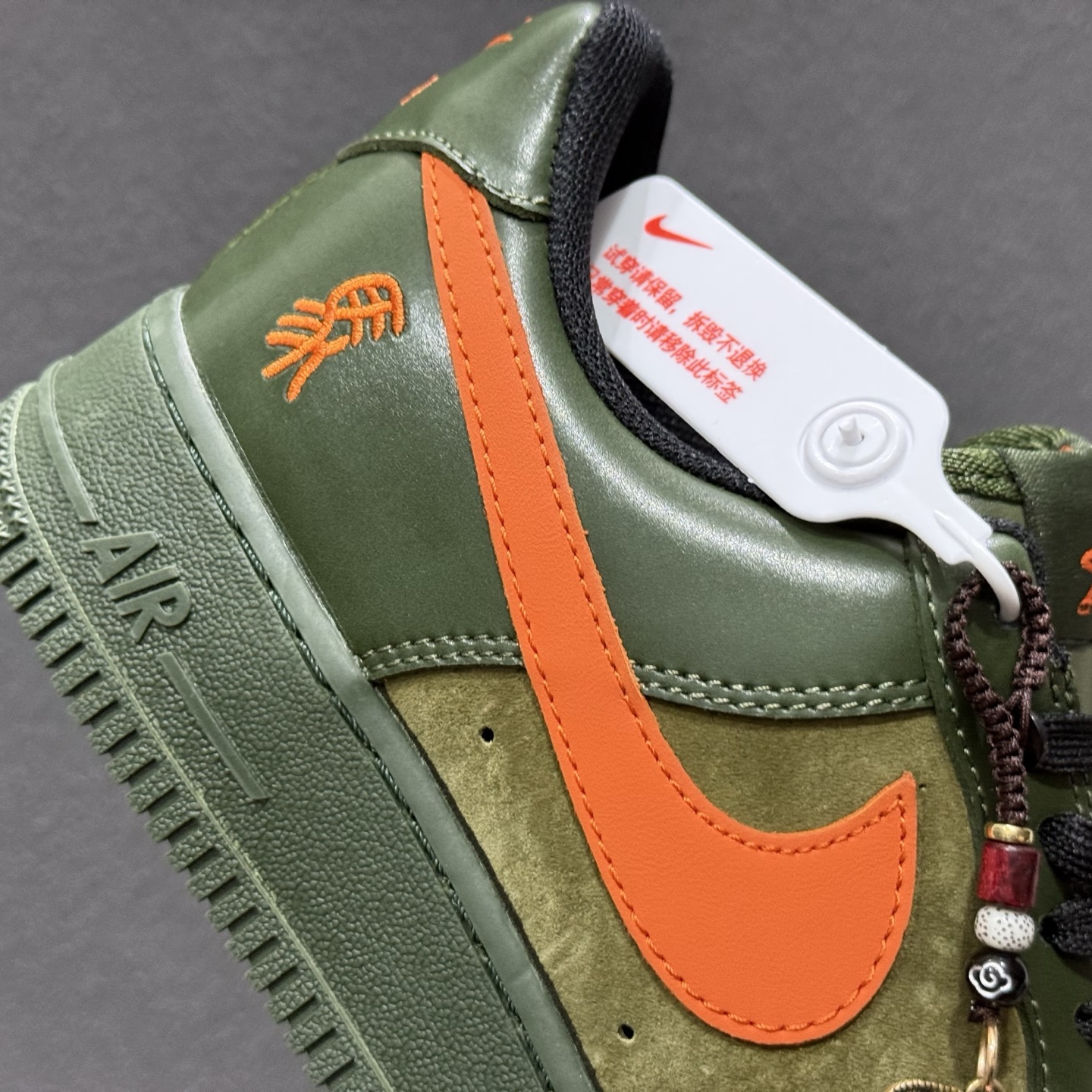 260 NIke Air Force 1 '07 Low “马年限定--军绿橙星” 空军一号低帮 运动鞋 XY9025-010-Chinese UA Cheap High Quatity Brand Clothes Bags handbags Sneakers wholesale wholesaler seller from China Factory suppliers Fashion Clothing Shoes best Quality Beautiful Price 260 NIke Air Force 1 '07 Low “马年限定--军绿橙星” 空军一号低帮 运动鞋 XY9025-010