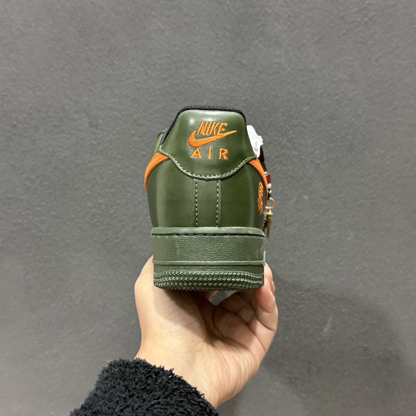 260 NIke Air Force 1 '07 Low “马年限定--军绿橙星” 空军一号低帮 运动鞋 XY9025-010-Chinese UA Cheap High Quatity Brand Clothes Bags handbags Sneakers wholesale wholesaler seller from China Factory suppliers Fashion Clothing Shoes best Quality Beautiful Price 260 NIke Air Force 1 '07 Low “马年限定--军绿橙星” 空军一号低帮 运动鞋 XY9025-010