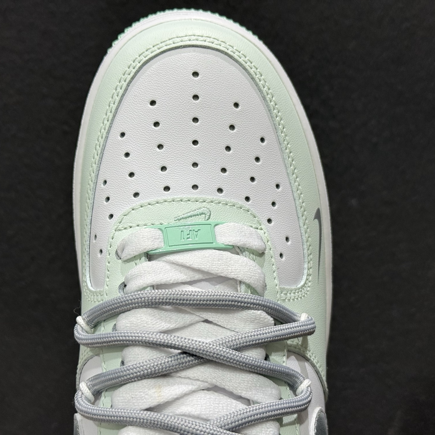 260 “云屿清风”订制空军一号板鞋 该定制版球鞋选用原鞋款为Nike Air Force 1'07空军一号 XX7981-476-Chinese UA Cheap High Quatity Brand Clothes Bags handbags Sneakers wholesale wholesaler seller from China Factory suppliers Fashion Clothing Shoes best Quality Beautiful Price 260 “云屿清风”订制空军一号板鞋 该定制版球鞋选用原鞋款为Nike Air Force 1'07空军一号 XX7981-476