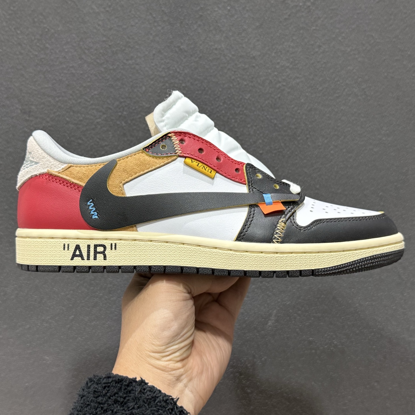 Travis Scott x OFF-WHITE x Jordan Air Jordan 1 XZ6868-005