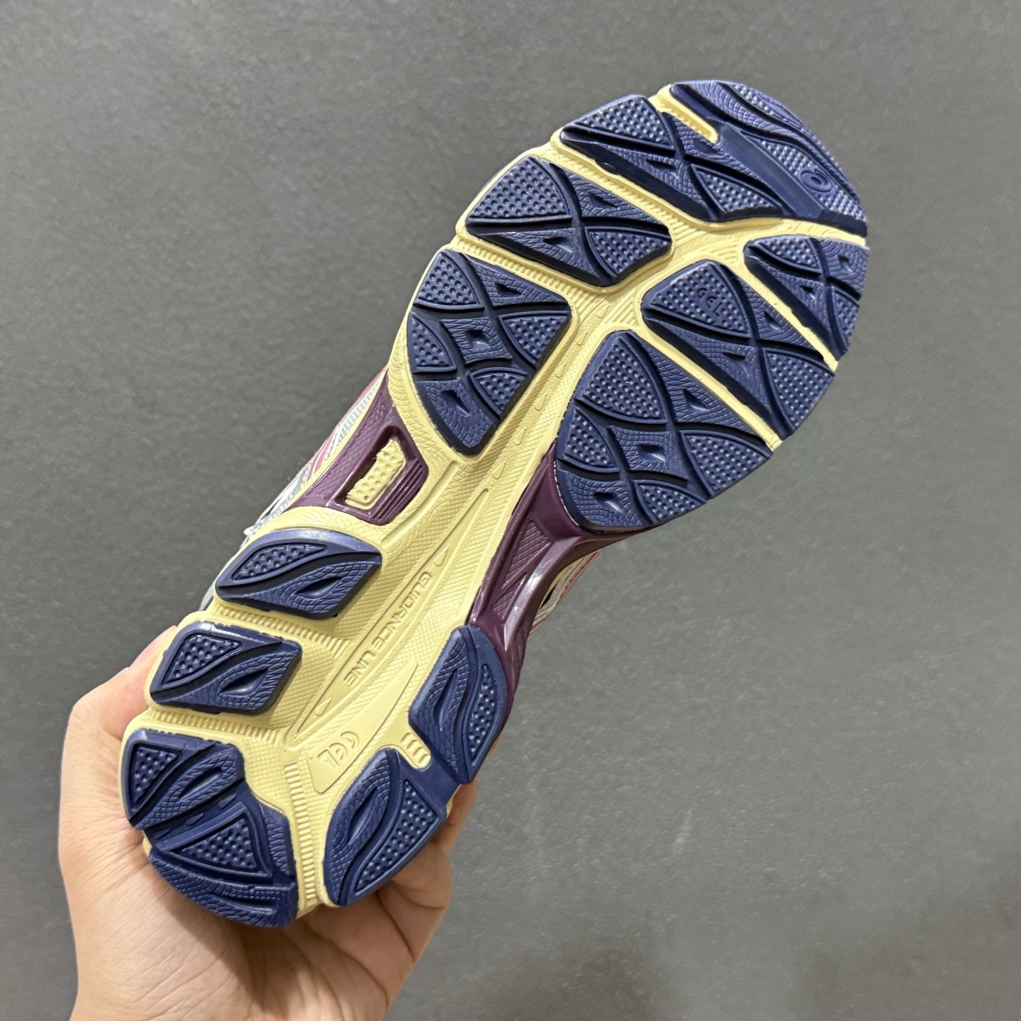 200 ASICS Gel-Cumulus 16 TG 新款休闲鞋 厚底街头运动休闲鞋 1203B115-100