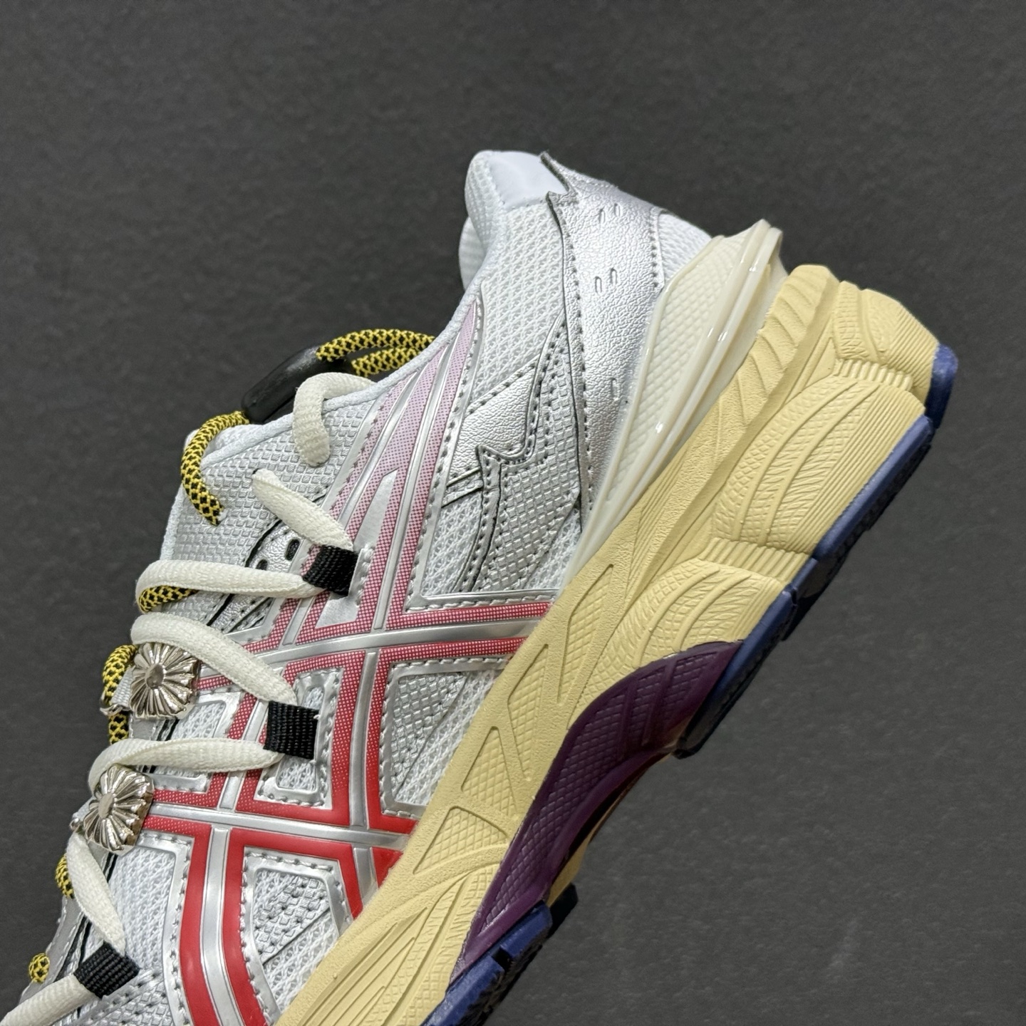 200 ASICS Gel-Cumulus 16 TG 新款休闲鞋 厚底街头运动休闲鞋 1203B115-100