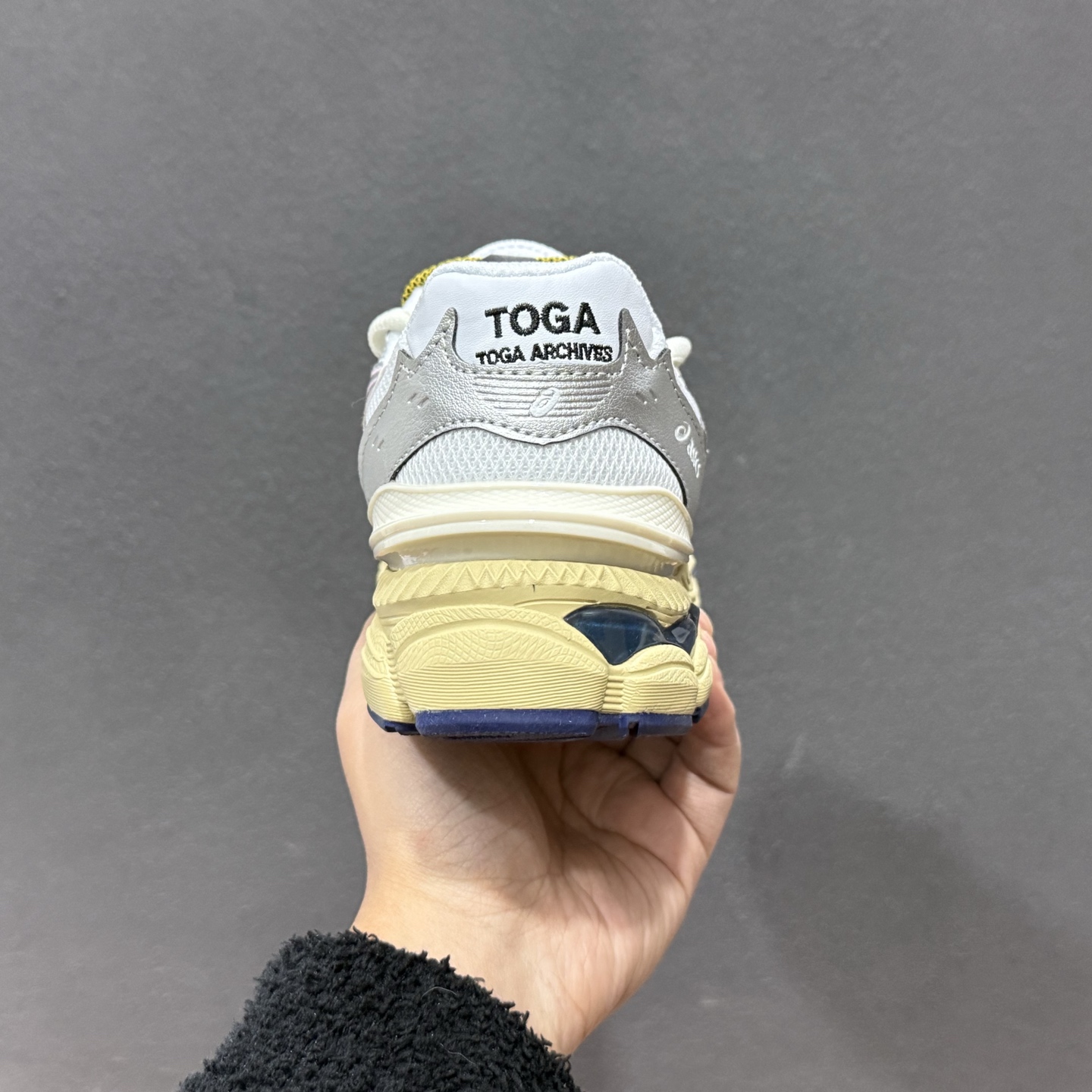 200 ASICS Gel-Cumulus 16 TG 新款休闲鞋 厚底街头运动休闲鞋 1203B115-100