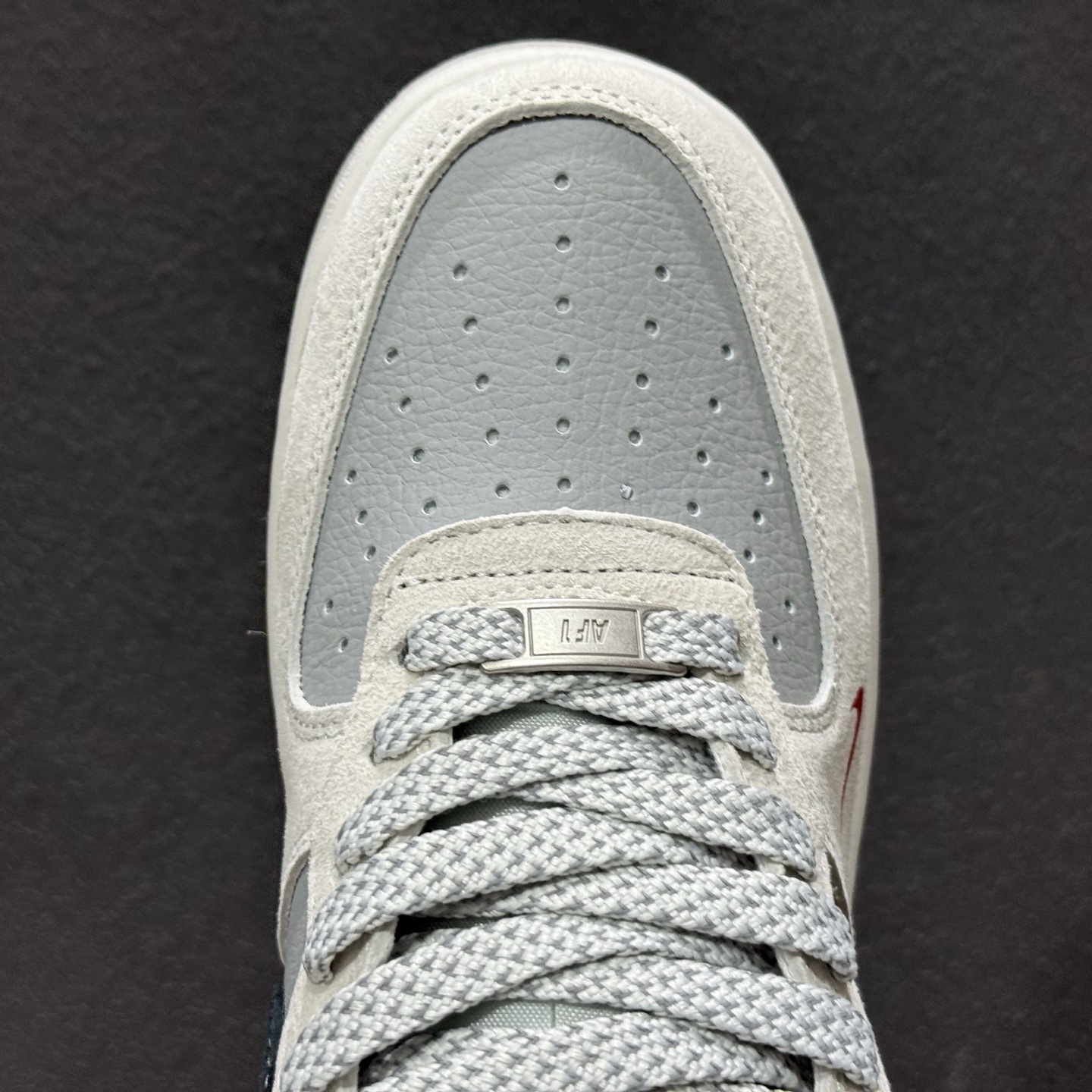 260 2026马年专属Nike AF1直接封神白灰主调撞色红黑细节超吸睛 JP2026-135-Chinese UA Cheap High Quatity Brand Clothes Bags handbags Sneakers wholesale wholesaler seller from China Factory suppliers Fashion Clothing Shoes best Quality Beautiful Price 260 2026马年专属Nike AF1直接封神白灰主调撞色红黑细节超吸睛 JP2026-135