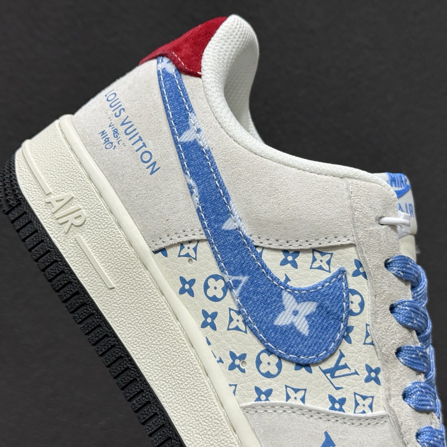 260 Nike AF1 x LV联名款堪称潮流顶流！浅灰麂皮搭蓝白扎染LV老花Swoosh KG6699-F48