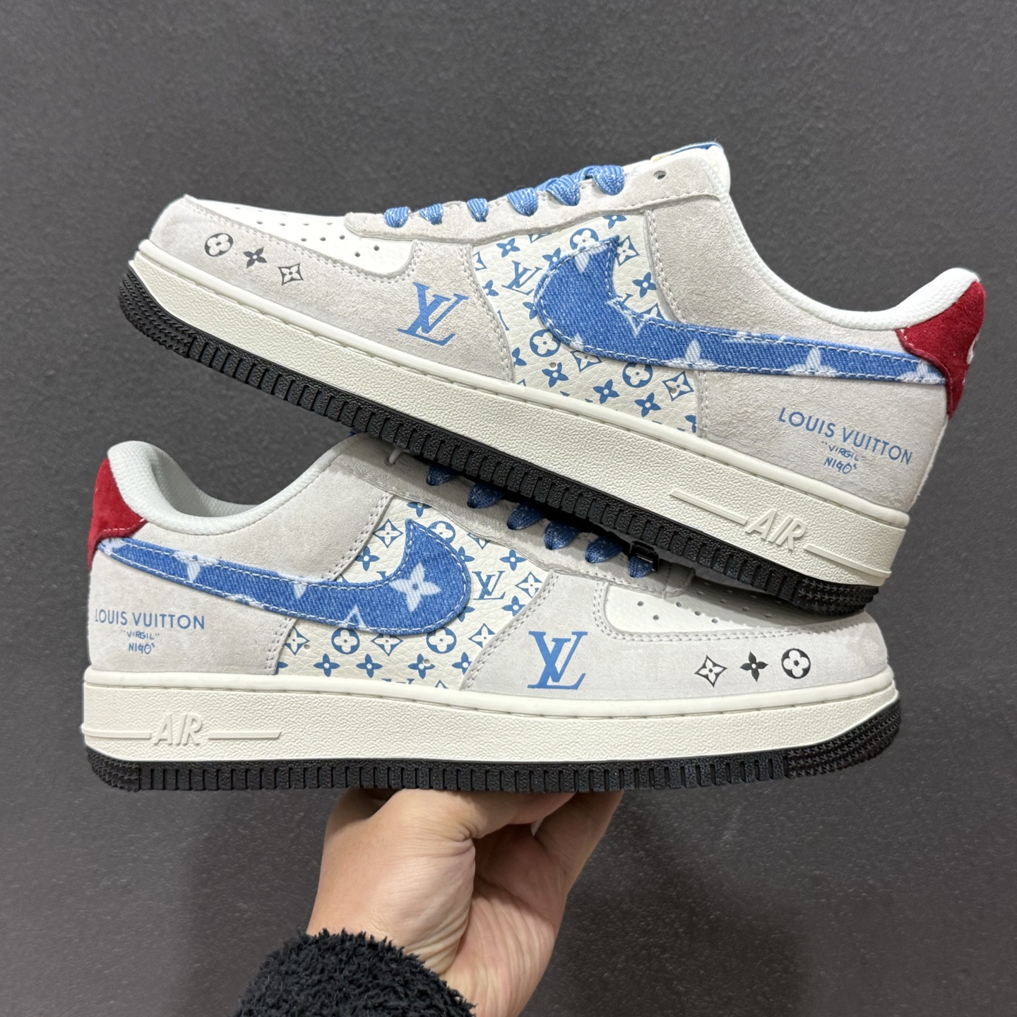 260 Nike AF1 x LV联名款堪称潮流顶流！浅灰麂皮搭蓝白扎染LV老花Swoosh KG6699-F48