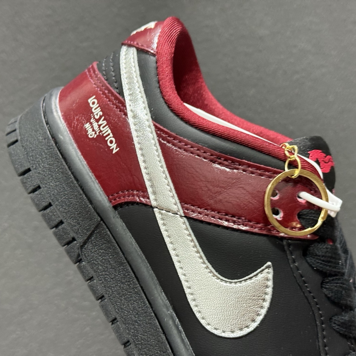 280 Nike SB Dunk Low“马年限定——红檀玄银” 高端定制 低帮休闲板鞋 SG6688-007-Chinese UA Cheap High Quatity Brand Clothes Bags handbags Sneakers wholesale wholesaler seller from China Factory suppliers Fashion Clothing Shoes best Quality Beautiful Price 280 Nike SB Dunk Low“马年限定——红檀玄银” 高端定制 低帮休闲板鞋 SG6688-007
