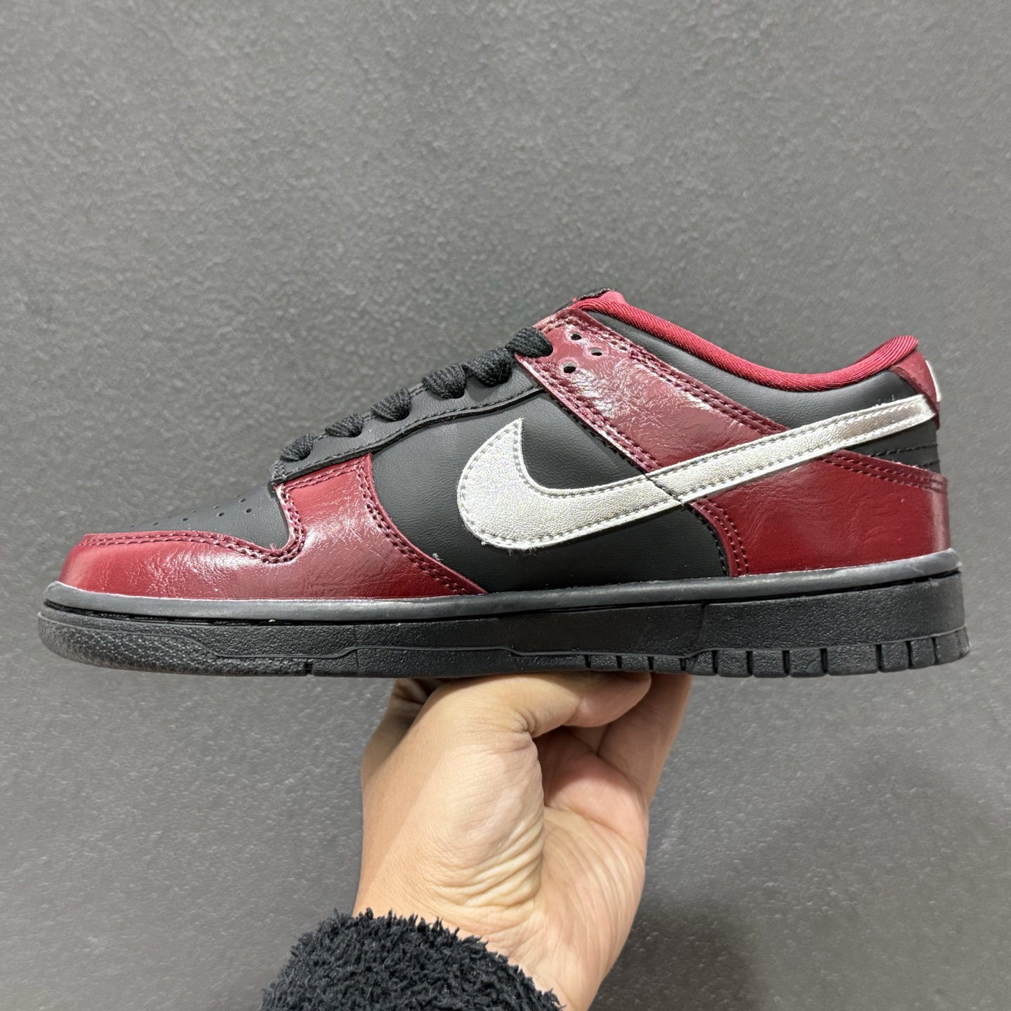 280 Nike SB Dunk Low“马年限定——红檀玄银” 高端定制 低帮休闲板鞋 SG6688-007-Chinese UA Cheap High Quatity Brand Clothes Bags handbags Sneakers wholesale wholesaler seller from China Factory suppliers Fashion Clothing Shoes best Quality Beautiful Price 280 Nike SB Dunk Low“马年限定——红檀玄银” 高端定制 低帮休闲板鞋 SG6688-007
