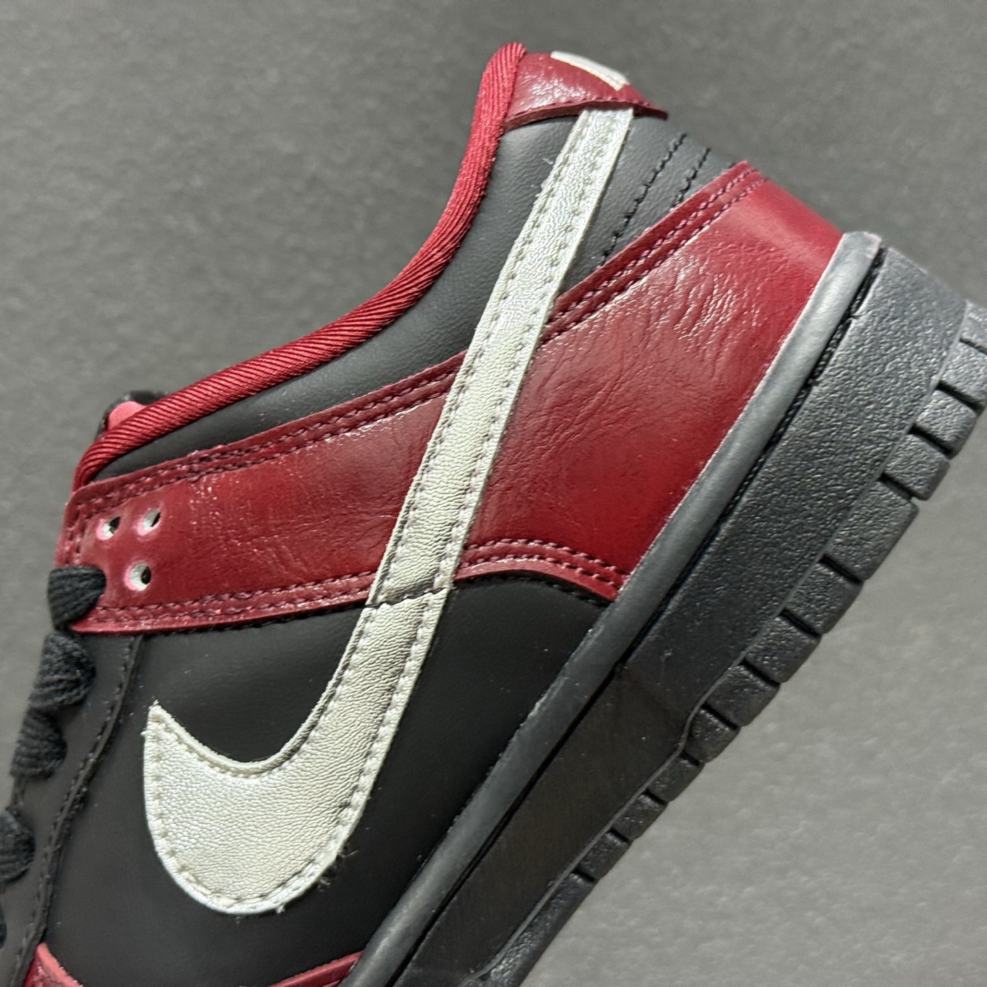 280 Nike SB Dunk Low“马年限定——红檀玄银” 高端定制 低帮休闲板鞋 SG6688-007-Chinese UA Cheap High Quatity Brand Clothes Bags handbags Sneakers wholesale wholesaler seller from China Factory suppliers Fashion Clothing Shoes best Quality Beautiful Price 280 Nike SB Dunk Low“马年限定——红檀玄银” 高端定制 低帮休闲板鞋 SG6688-007