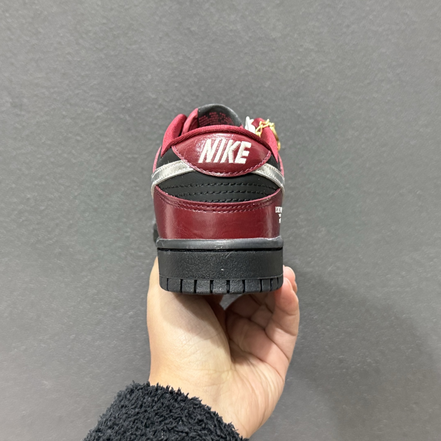 280 Nike SB Dunk Low“马年限定——红檀玄银” 高端定制 低帮休闲板鞋 SG6688-007-Chinese UA Cheap High Quatity Brand Clothes Bags handbags Sneakers wholesale wholesaler seller from China Factory suppliers Fashion Clothing Shoes best Quality Beautiful Price 280 Nike SB Dunk Low“马年限定——红檀玄银” 高端定制 低帮休闲板鞋 SG6688-007
