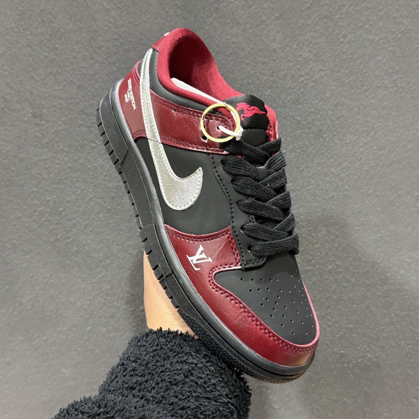 280 Nike SB Dunk Low“马年限定——红檀玄银” 高端定制 低帮休闲板鞋 SG6688-007-Chinese UA Cheap High Quatity Brand Clothes Bags handbags Sneakers wholesale wholesaler seller from China Factory suppliers Fashion Clothing Shoes best Quality Beautiful Price 280 Nike SB Dunk Low“马年限定——红檀玄银” 高端定制 低帮休闲板鞋 SG6688-007
