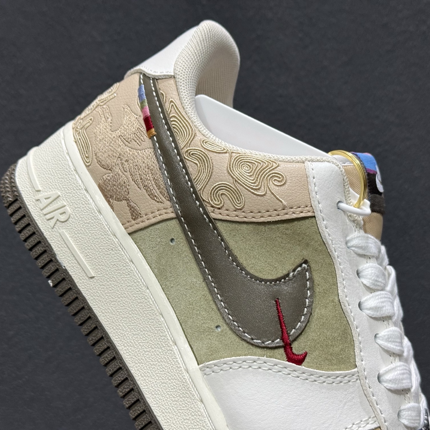 260 国风美学拉满的Nike AF1太绝了米白主调搭卡其军绿低饱和撞色 IQ1119-088
