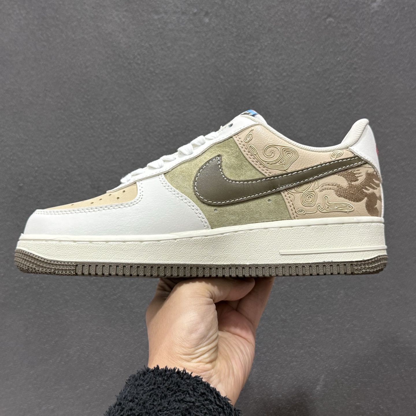 260 国风美学拉满的Nike AF1太绝了米白主调搭卡其军绿低饱和撞色 IQ1119-088
