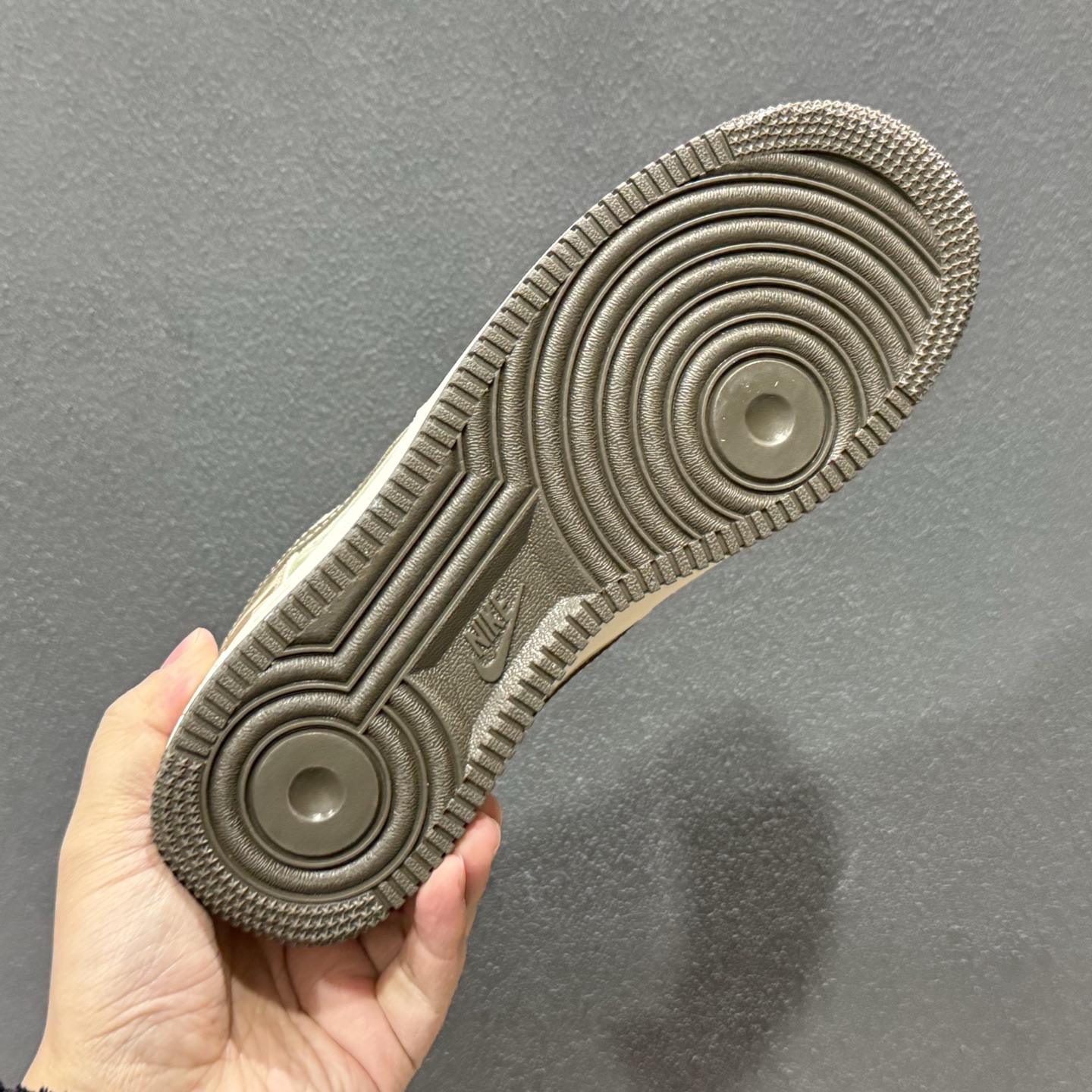 260 国风美学拉满的Nike AF1太绝了米白主调搭卡其军绿低饱和撞色 IQ1119-088