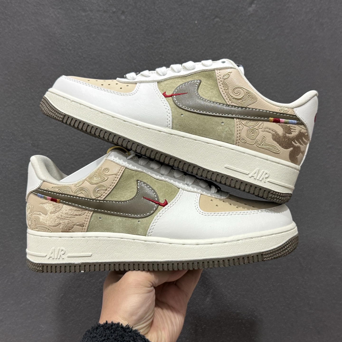 260 国风美学拉满的Nike AF1太绝了米白主调搭卡其军绿低饱和撞色 IQ1119-088