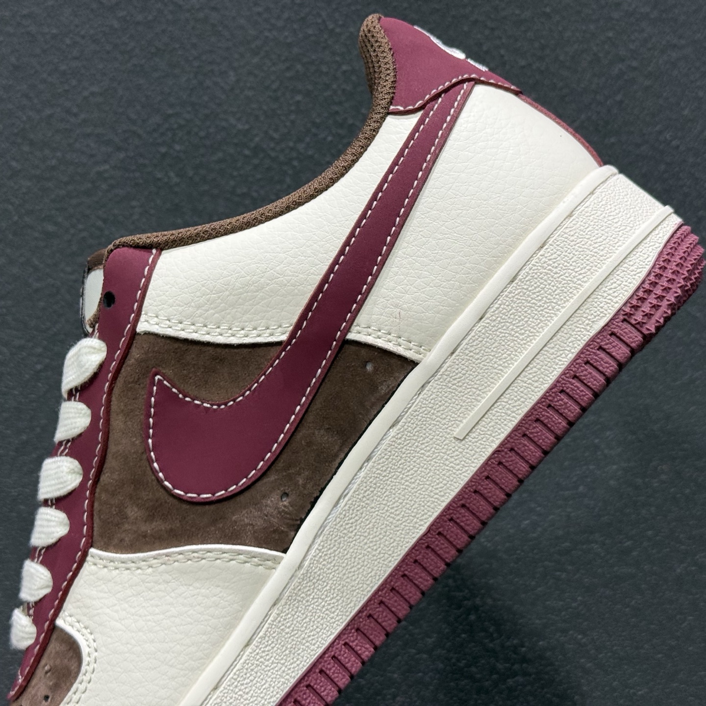 260 马年限定 高端定制Nike Air Force 1 '07 Low “马年限定-瑞马纳福” 酒红 + 奶白 + 咖棕的复古配色 XD0028-007-Chinese UA Cheap High Quatity Brand Clothes Bags handbags Sneakers wholesale wholesaler seller from China Factory suppliers Fashion Clothing Shoes best Quality Beautiful Price 260 马年限定 高端定制Nike Air Force 1 '07 Low “马年限定-瑞马纳福” 酒红 + 奶白 + 咖棕的复古配色 XD0028-007