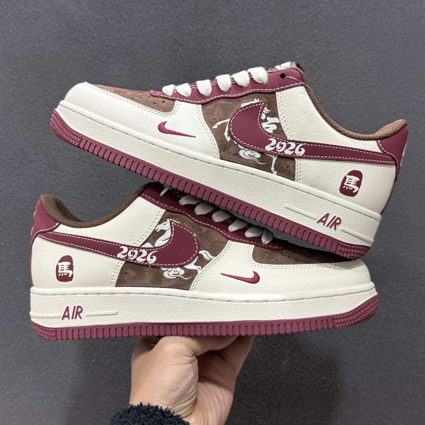 260 马年限定 高端定制Nike Air Force 1 '07 Low “马年限定-瑞马纳福” 酒红 + 奶白 + 咖棕的复古配色 XD0028-007-Chinese UA Cheap High Quatity Brand Clothes Bags handbags Sneakers wholesale wholesaler seller from China Factory suppliers Fashion Clothing Shoes best Quality Beautiful Price 260 马年限定 高端定制Nike Air Force 1 '07 Low “马年限定-瑞马纳福” 酒红 + 奶白 + 咖棕的复古配色 XD0028-007