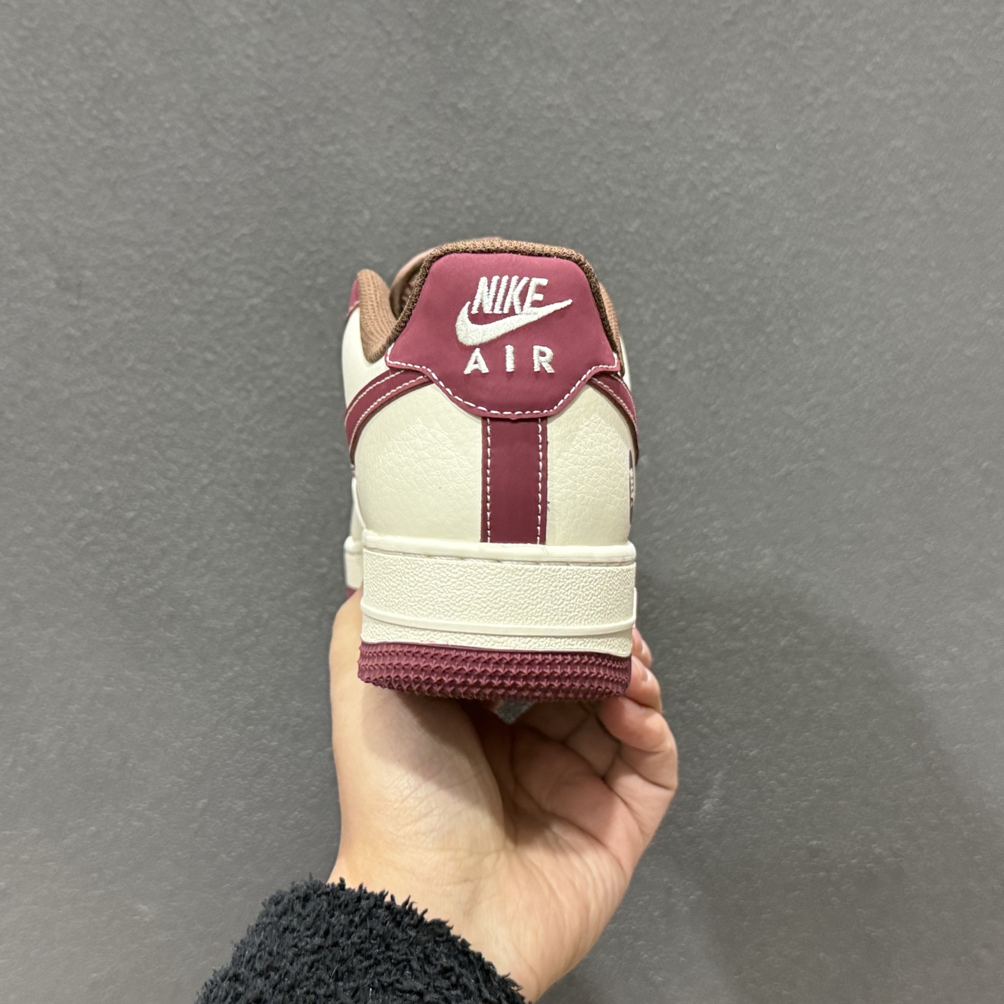 260 马年限定 高端定制Nike Air Force 1 '07 Low “马年限定-瑞马纳福” 酒红 + 奶白 + 咖棕的复古配色 XD0028-007-Chinese UA Cheap High Quatity Brand Clothes Bags handbags Sneakers wholesale wholesaler seller from China Factory suppliers Fashion Clothing Shoes best Quality Beautiful Price 260 马年限定 高端定制Nike Air Force 1 '07 Low “马年限定-瑞马纳福” 酒红 + 奶白 + 咖棕的复古配色 XD0028-007