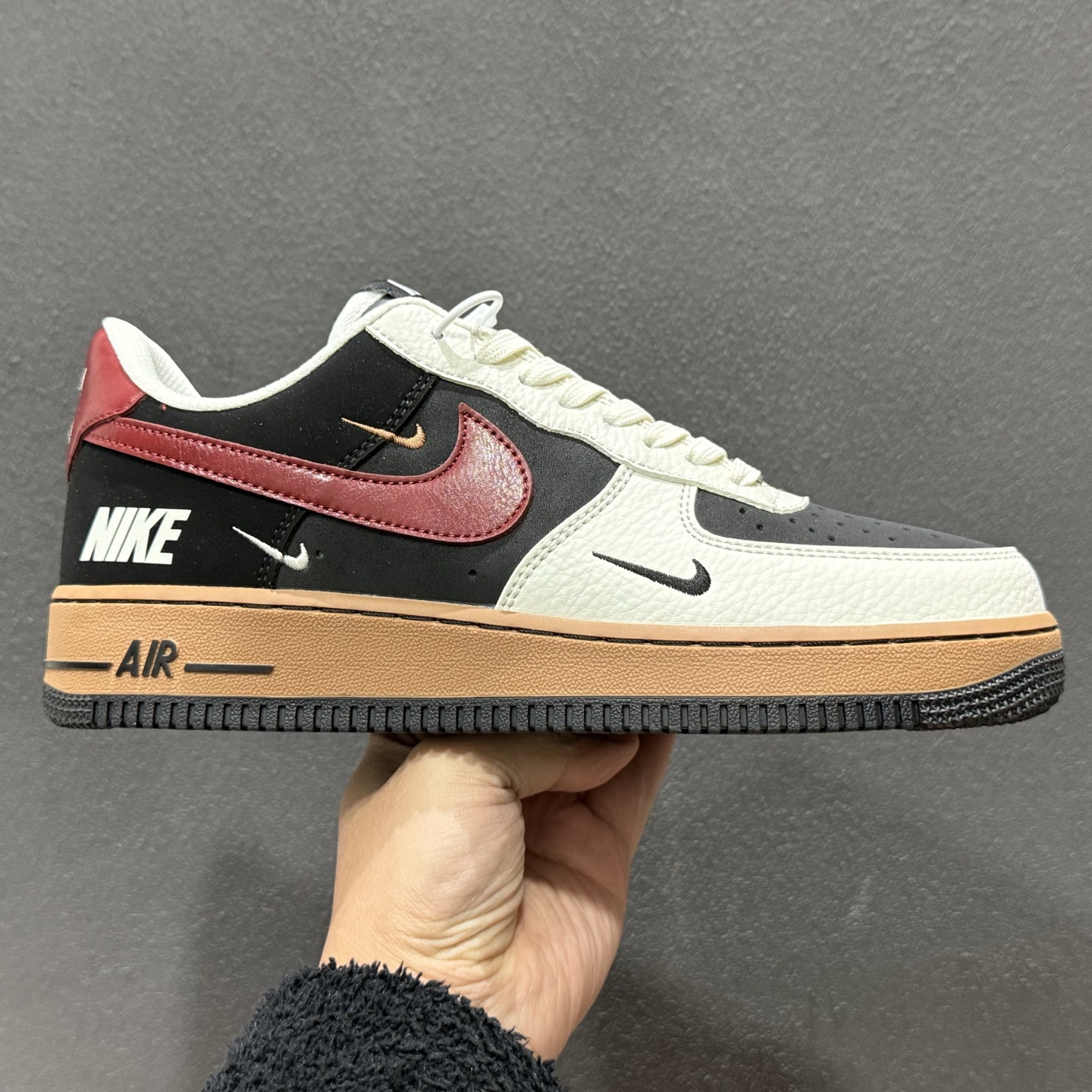 260 NIke Air Force 1 '07 Low “白红黑彩色拼接” 空军一号低帮 运动鞋 休闲鞋 IM3378-122-Chinese UA Cheap High Quatity Brand Clothes Bags handbags Sneakers wholesale wholesaler seller from China Factory suppliers Fashion Clothing Shoes best Quality Beautiful Price 260 NIke Air Force 1 '07 Low “白红黑彩色拼接” 空军一号低帮 运动鞋 休闲鞋 IM3378-122