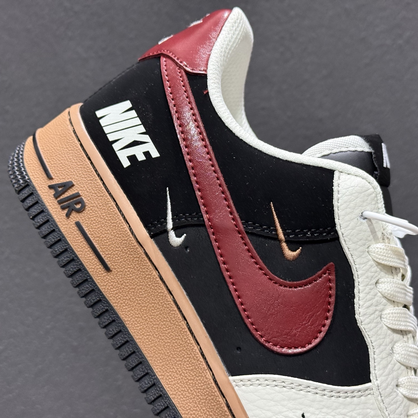 260 NIke Air Force 1 '07 Low “白红黑彩色拼接” 空军一号低帮 运动鞋 休闲鞋 IM3378-122-Chinese UA Cheap High Quatity Brand Clothes Bags handbags Sneakers wholesale wholesaler seller from China Factory suppliers Fashion Clothing Shoes best Quality Beautiful Price 260 NIke Air Force 1 '07 Low “白红黑彩色拼接” 空军一号低帮 运动鞋 休闲鞋 IM3378-122