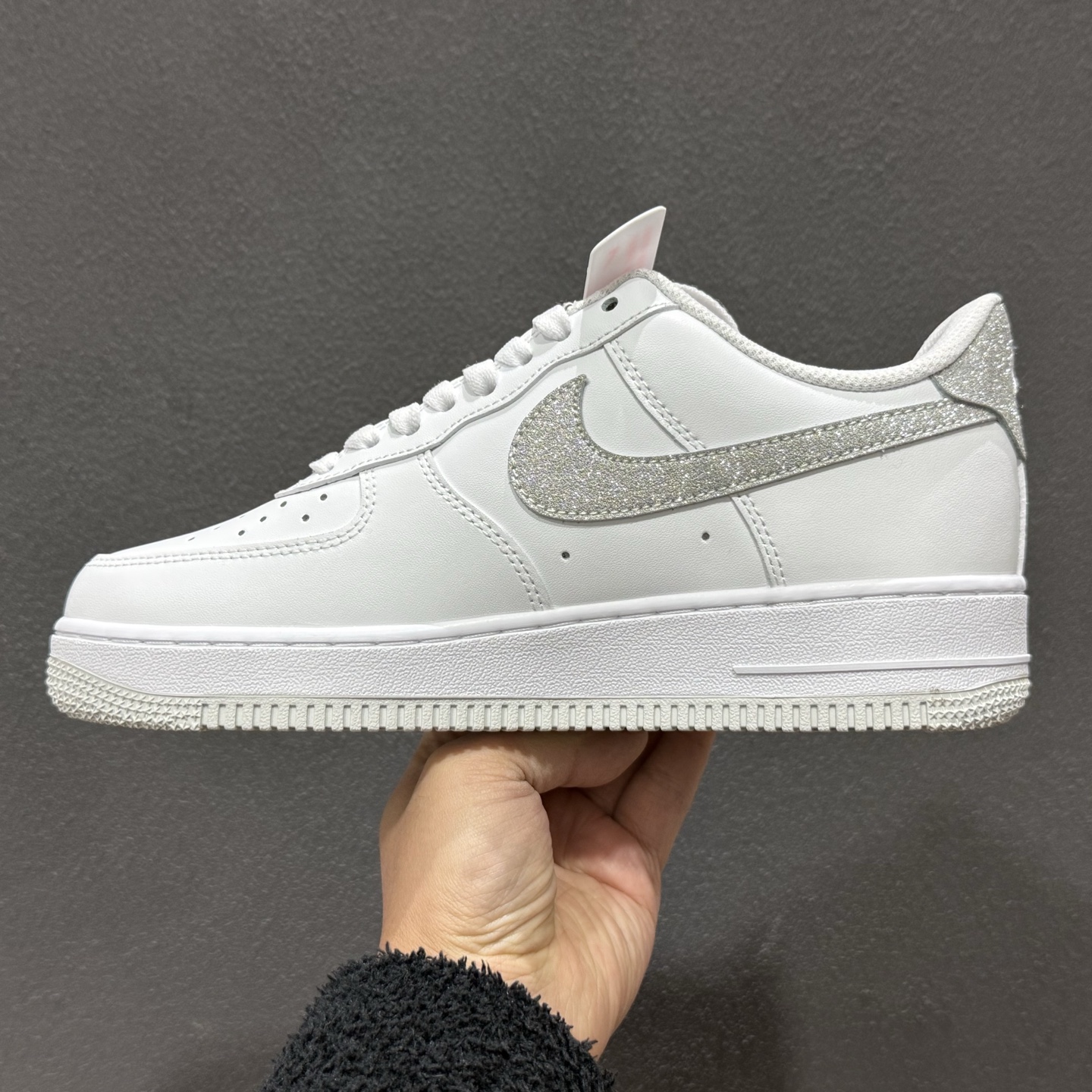 260 爆款定制 二次元主题 Nike Air Force 1 Low’07 亮片小勾 空军一号低帮休闲板鞋 ZH0316-156-Chinese UA Cheap High Quatity Brand Clothes Bags handbags Sneakers wholesale wholesaler seller from China Factory suppliers Fashion Clothing Shoes best Quality Beautiful Price 260 爆款定制 二次元主题 Nike Air Force 1 Low’07 亮片小勾 空军一号低帮休闲板鞋 ZH0316-156