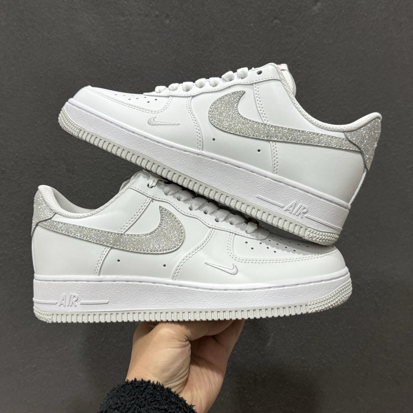 260 爆款定制 二次元主题 Nike Air Force 1 Low’07 亮片小勾 空军一号低帮休闲板鞋 ZH0316-156-Chinese UA Cheap High Quatity Brand Clothes Bags handbags Sneakers wholesale wholesaler seller from China Factory suppliers Fashion Clothing Shoes best Quality Beautiful Price 260 爆款定制 二次元主题 Nike Air Force 1 Low’07 亮片小勾 空军一号低帮休闲板鞋 ZH0316-156