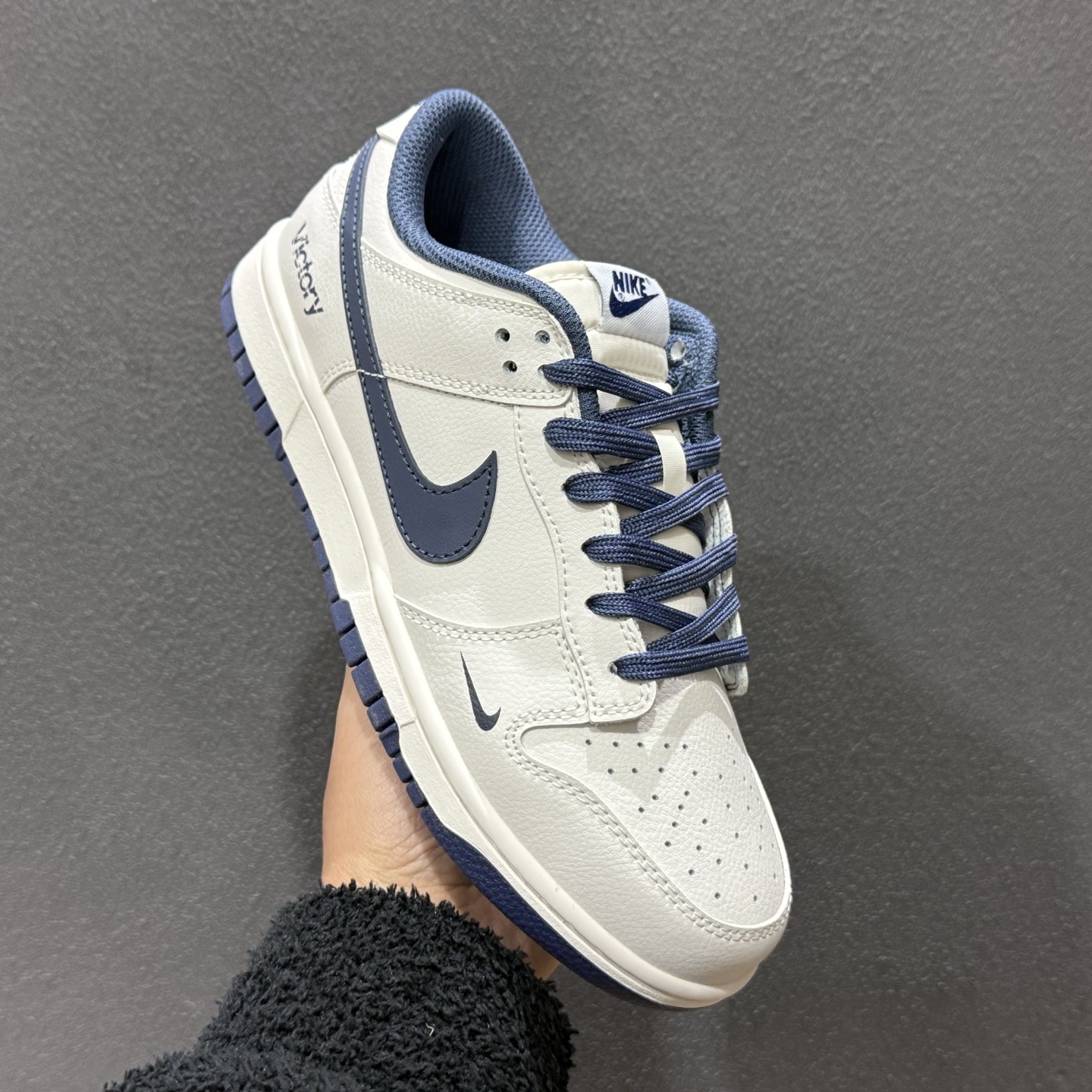260 YC版 Nike SB Dunk Low 米白蓝 低帮休闲板鞋 WB0620-116-Chinese UA Cheap High Quatity Brand Clothes Bags handbags Sneakers wholesale wholesaler seller from China Factory suppliers Fashion Clothing Shoes best Quality Beautiful Price 260 YC版 Nike SB Dunk Low 米白蓝 低帮休闲板鞋 WB0620-116