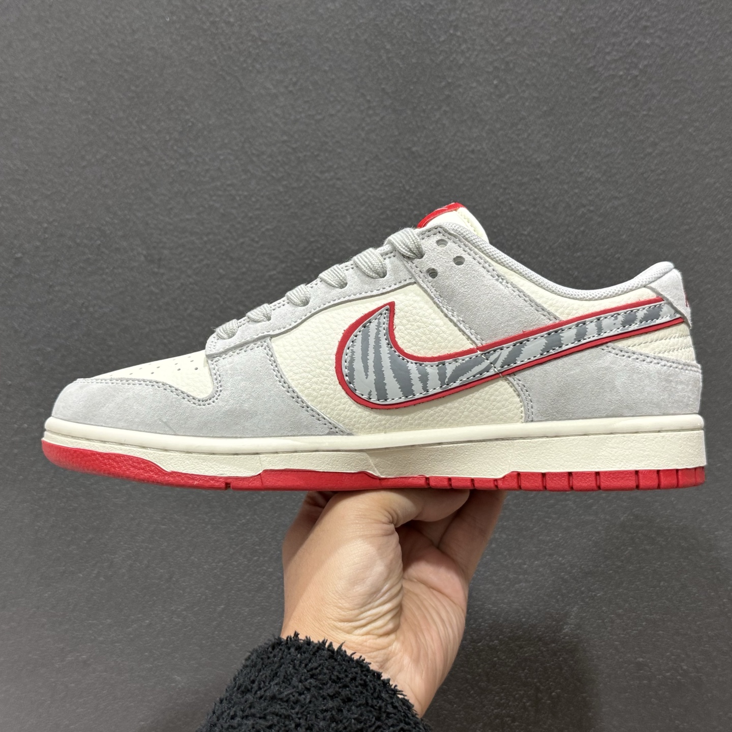 260 Nike SB Dunk Low 马年限定 LX1988-820-Chinese UA Cheap High Quatity Brand Clothes Bags handbags Sneakers wholesale wholesaler seller from China Factory suppliers Fashion Clothing Shoes best Quality Beautiful Price 260 Nike SB Dunk Low 马年限定 LX1988-820