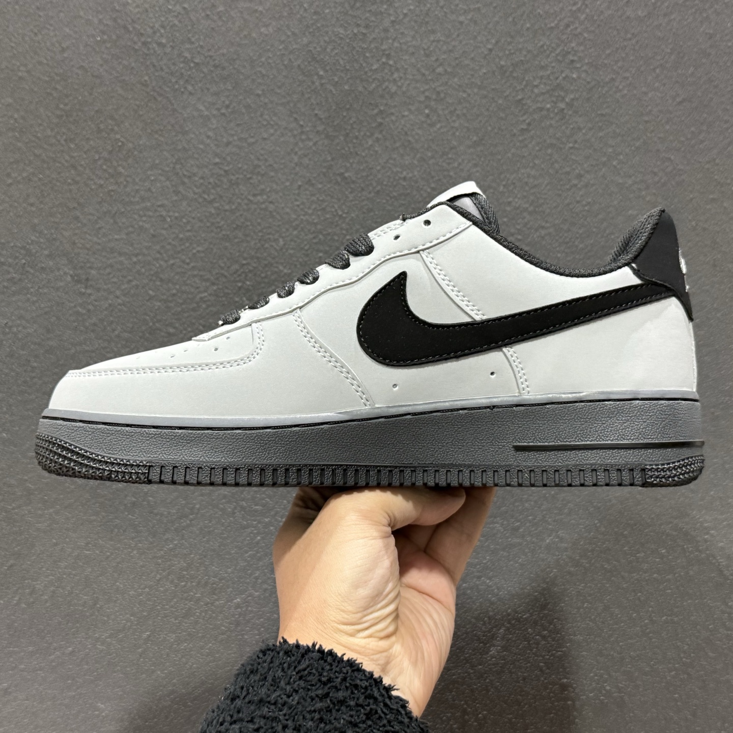 260 NIke Air Force 1 '07 Low “马年限定--岩灰缀影” 空军一号低帮 运动鞋 休闲鞋 IH1401-100-Chinese UA Cheap High Quatity Brand Clothes Bags handbags Sneakers wholesale wholesaler seller from China Factory suppliers Fashion Clothing Shoes best Quality Beautiful Price 260 NIke Air Force 1 '07 Low “马年限定--岩灰缀影” 空军一号低帮 运动鞋 休闲鞋 IH1401-100