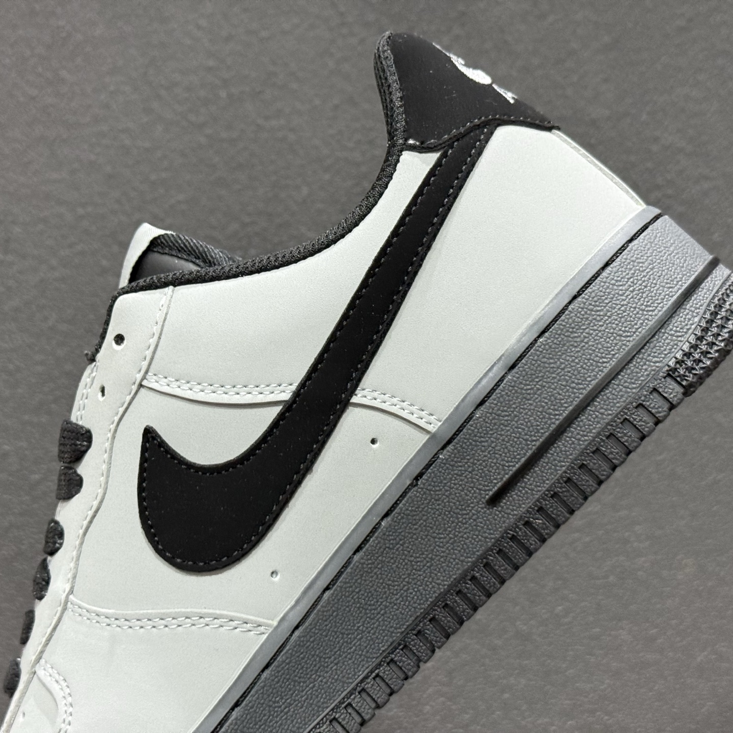 260 NIke Air Force 1 '07 Low “马年限定--岩灰缀影” 空军一号低帮 运动鞋 休闲鞋 IH1401-100-Chinese UA Cheap High Quatity Brand Clothes Bags handbags Sneakers wholesale wholesaler seller from China Factory suppliers Fashion Clothing Shoes best Quality Beautiful Price 260 NIke Air Force 1 '07 Low “马年限定--岩灰缀影” 空军一号低帮 运动鞋 休闲鞋 IH1401-100