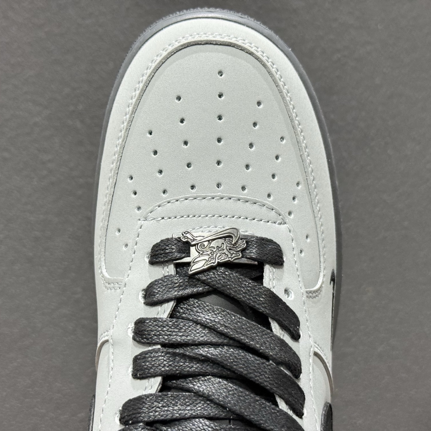 260 NIke Air Force 1 '07 Low “马年限定--岩灰缀影” 空军一号低帮 运动鞋 休闲鞋 IH1401-100-Chinese UA Cheap High Quatity Brand Clothes Bags handbags Sneakers wholesale wholesaler seller from China Factory suppliers Fashion Clothing Shoes best Quality Beautiful Price 260 NIke Air Force 1 '07 Low “马年限定--岩灰缀影” 空军一号低帮 运动鞋 休闲鞋 IH1401-100