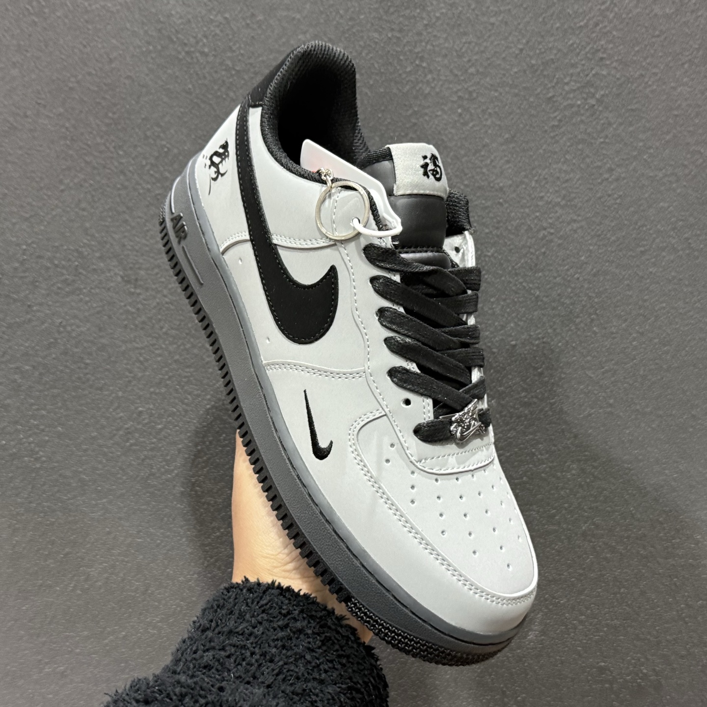 260 NIke Air Force 1 '07 Low “马年限定--岩灰缀影” 空军一号低帮 运动鞋 休闲鞋 IH1401-100-Chinese UA Cheap High Quatity Brand Clothes Bags handbags Sneakers wholesale wholesaler seller from China Factory suppliers Fashion Clothing Shoes best Quality Beautiful Price 260 NIke Air Force 1 '07 Low “马年限定--岩灰缀影” 空军一号低帮 运动鞋 休闲鞋 IH1401-100