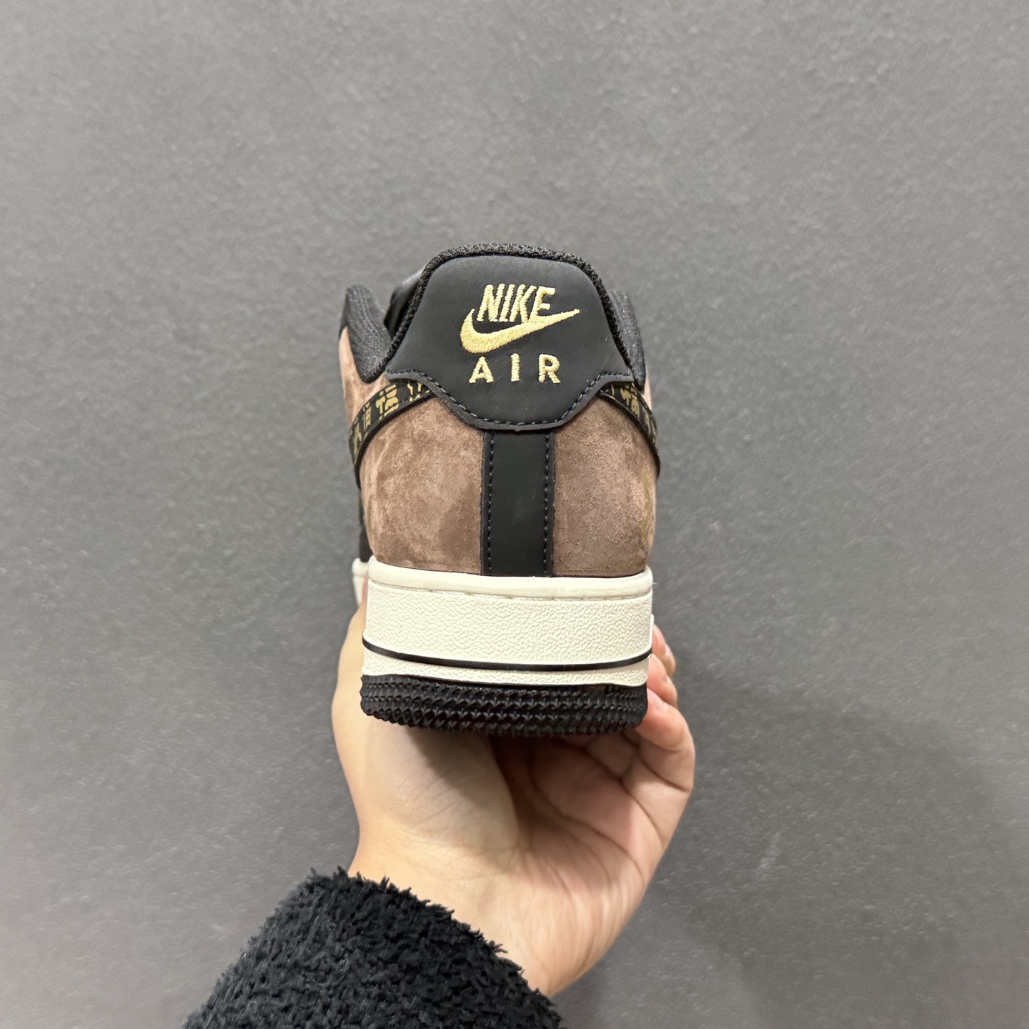 260 马年限定 高端定制Nike Air Force 1 '07 Low “马年限定-黑棕麂皮”XD0028-010-Chinese UA Cheap High Quatity Brand Clothes Bags handbags Sneakers wholesale wholesaler seller from China Factory suppliers Fashion Clothing Shoes best Quality Beautiful Price 260 马年限定 高端定制Nike Air Force 1 '07 Low “马年限定-黑棕麂皮”XD0028-010