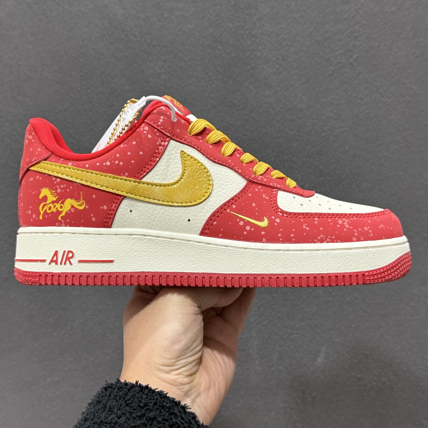 260 2026新款定制限量发售高端定制Nike Air Force 1 '07 Low “马年限定联名------白红金泼墨” DF0188-131-Chinese UA Cheap High Quatity Brand Clothes Bags handbags Sneakers wholesale wholesaler seller from China Factory suppliers Fashion Clothing Shoes best Quality Beautiful Price 260 2026新款定制限量发售高端定制Nike Air Force 1 '07 Low “马年限定联名------白红金泼墨” DF0188-131