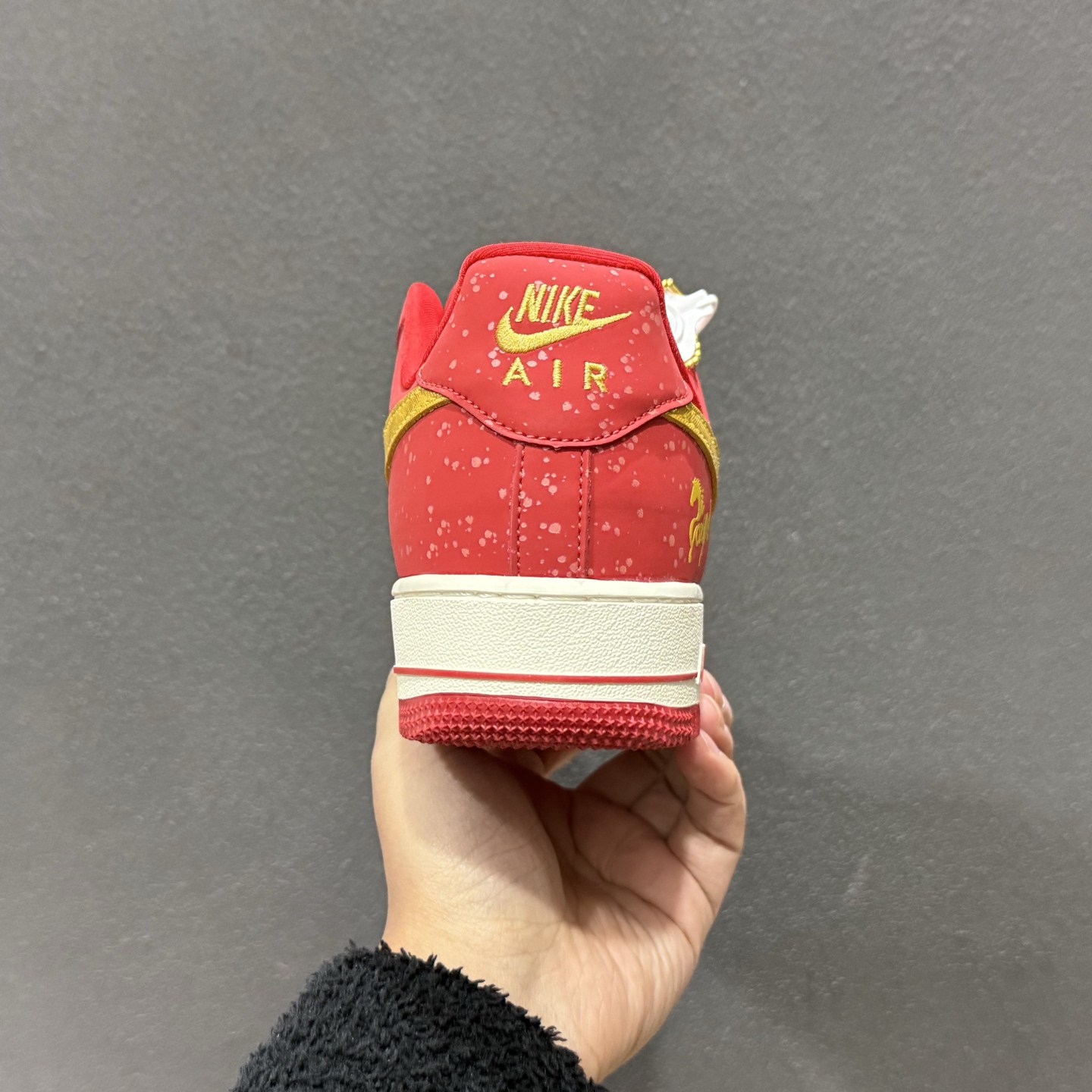 260 2026新款定制限量发售高端定制Nike Air Force 1 '07 Low “马年限定联名------白红金泼墨” DF0188-131-Chinese UA Cheap High Quatity Brand Clothes Bags handbags Sneakers wholesale wholesaler seller from China Factory suppliers Fashion Clothing Shoes best Quality Beautiful Price 260 2026新款定制限量发售高端定制Nike Air Force 1 '07 Low “马年限定联名------白红金泼墨” DF0188-131