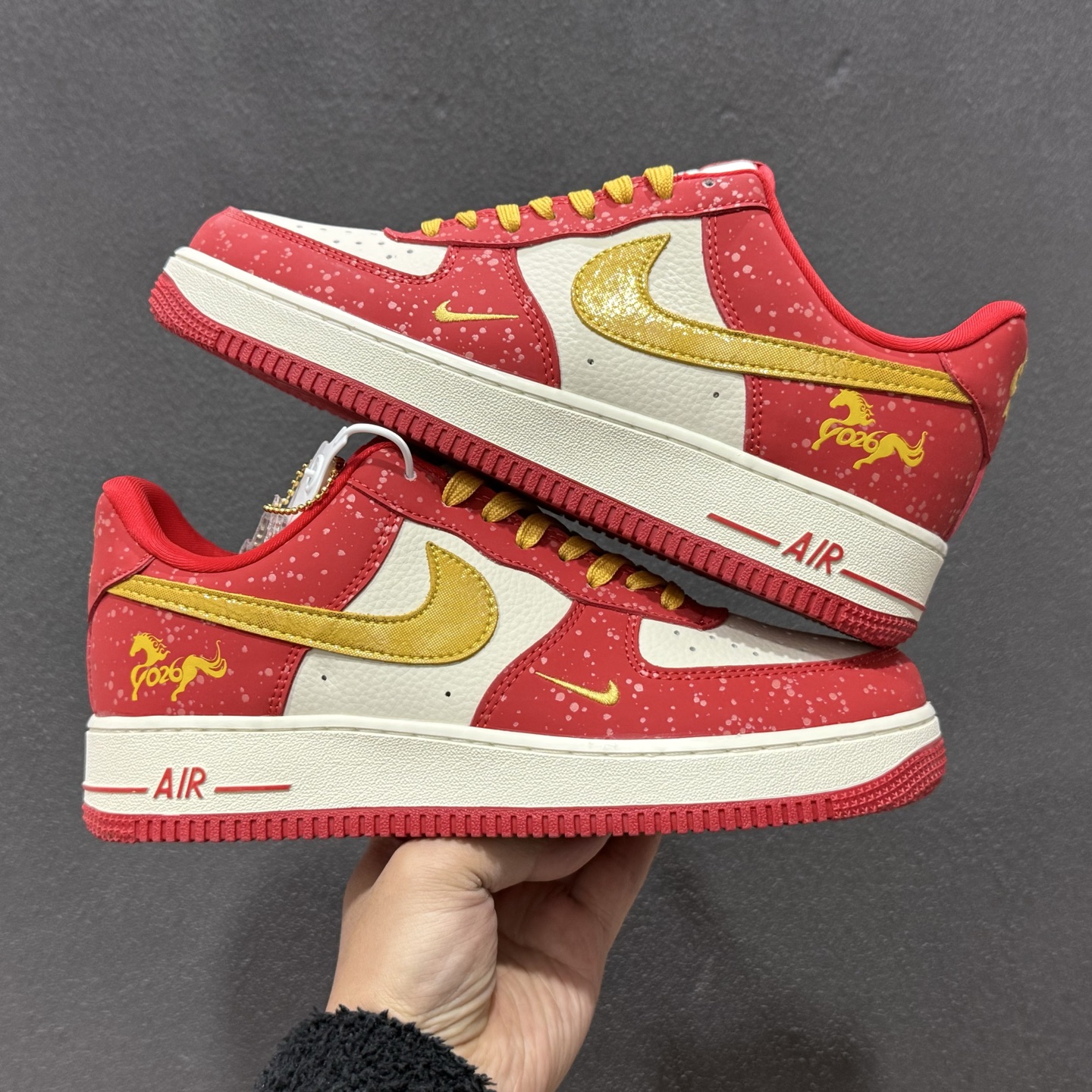 260 2026新款定制限量发售高端定制Nike Air Force 1 '07 Low “马年限定联名------白红金泼墨” DF0188-131-Chinese UA Cheap High Quatity Brand Clothes Bags handbags Sneakers wholesale wholesaler seller from China Factory suppliers Fashion Clothing Shoes best Quality Beautiful Price 260 2026新款定制限量发售高端定制Nike Air Force 1 '07 Low “马年限定联名------白红金泼墨” DF0188-131